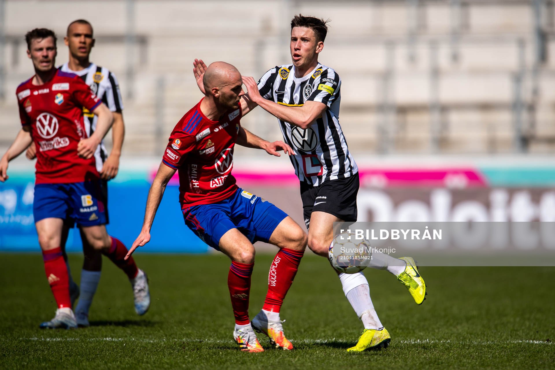 Östers Jonathan Drott  och Landskronas Filip Olsson