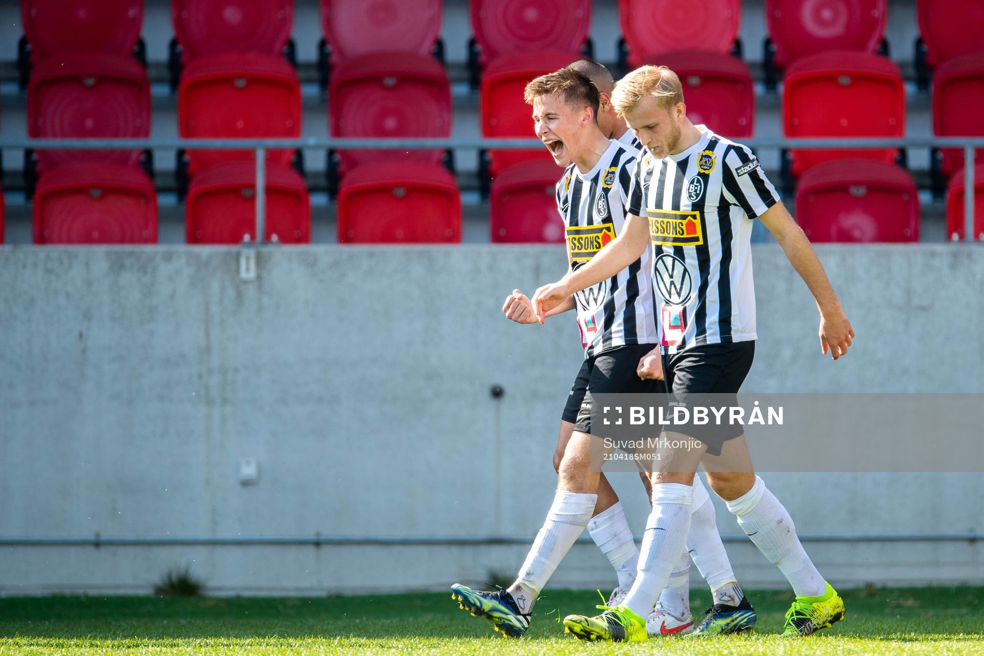 Landskronas Melker Heier jublar efter 1-1 under fotbollsmatchen i Superettan mellan Öster och Landskrona den 18 april 2021 i Växjö. 