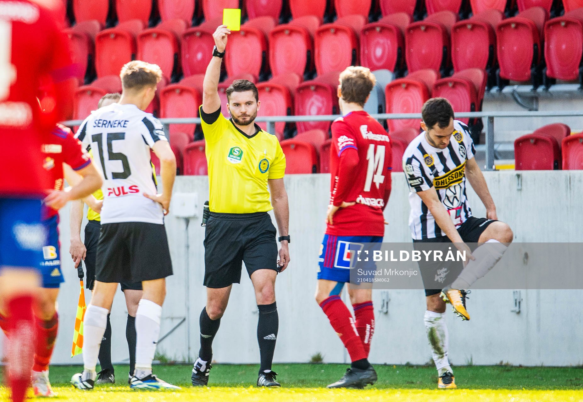 Domare Joakim Östling varnar Östers Oliver Silverholt