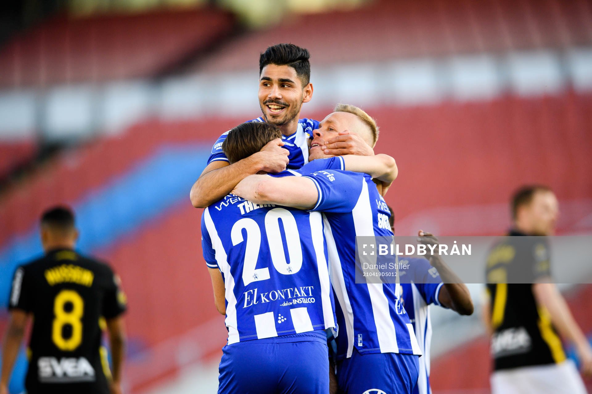 IFK Göteborgs Hosam Aiesh jublar med Simon Thern och Kolbeinn Sigthorsson efter 1-0 under fotbollsmatchen i Allsvenskan mellan IFK Göteborg och AIK den 19 april 2021 i Göteborg. 