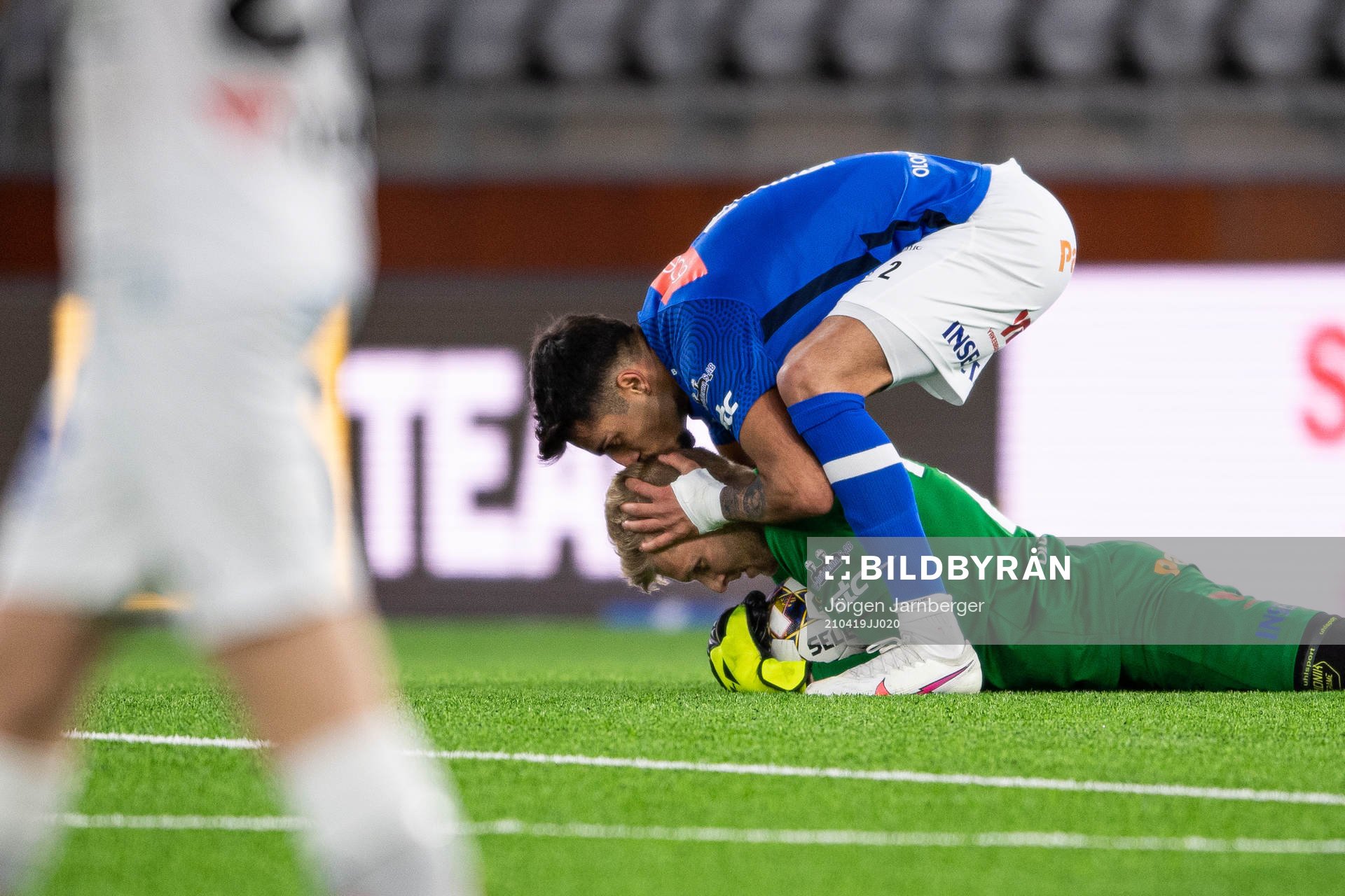 Norrbys Abbas Mohamad och målvakt Hampus Falk jublar