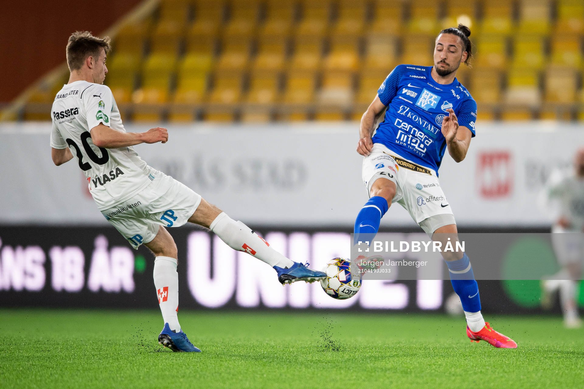 Jönköpings Daniel Strandsäter och Norrbys Dijan Vukojevic