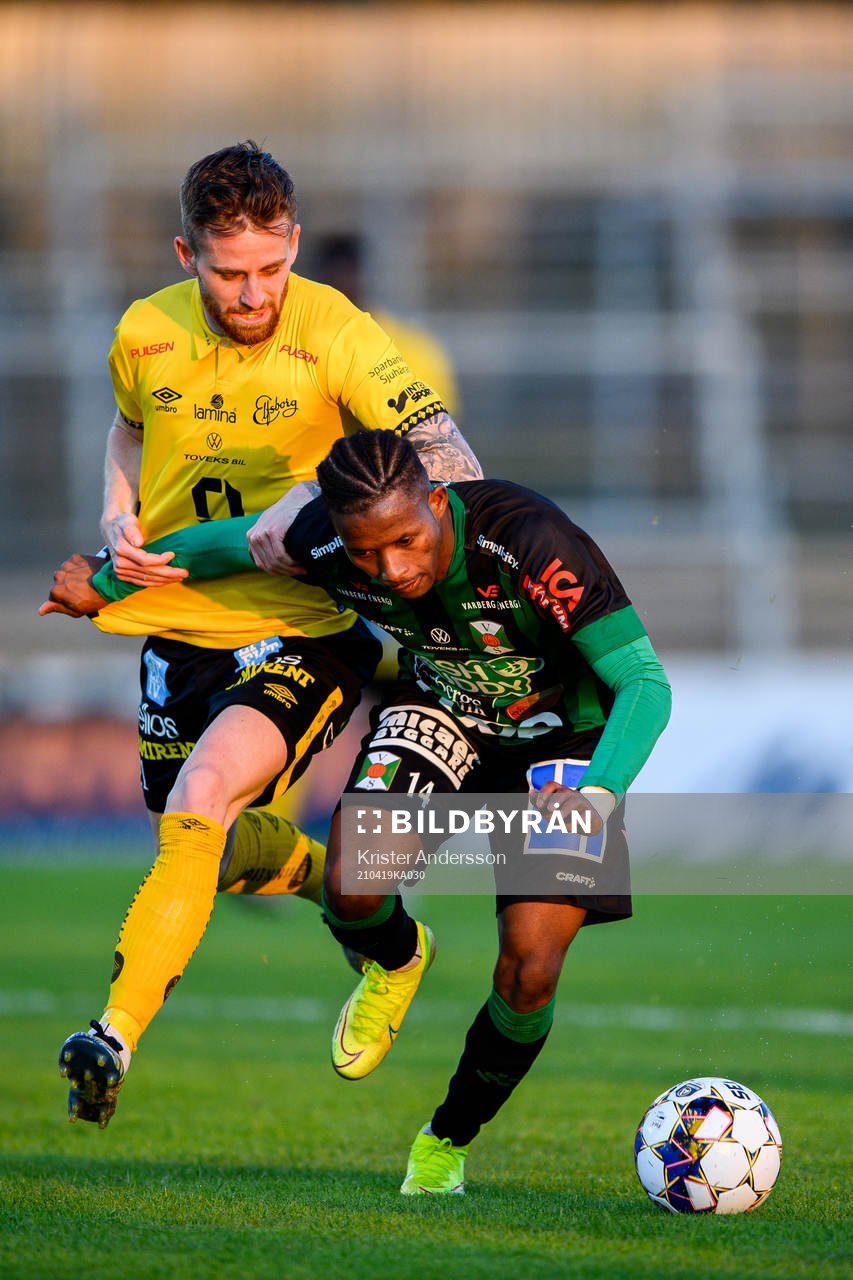 Elfsborgs Rasmus Alm och Varbergs Adama Fofana