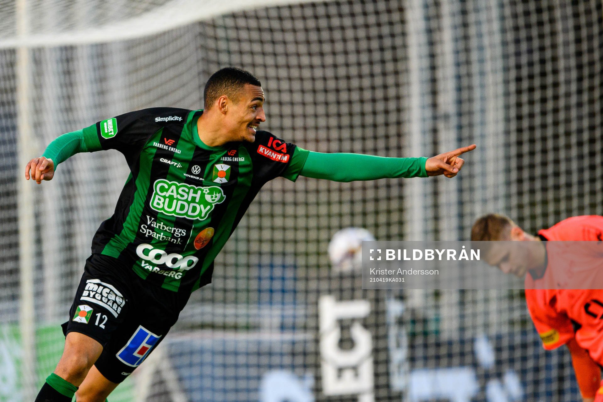 Varbergs Simon Karlsson Adjei jublar