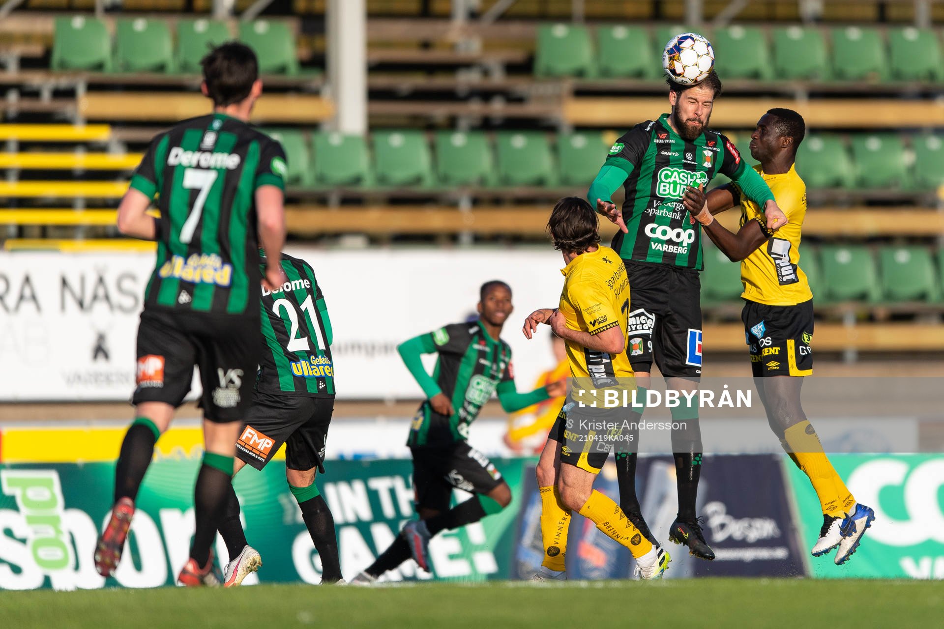 Varbergs Robin Simovic och Elfsborgs Maudo Lamine Jarjué