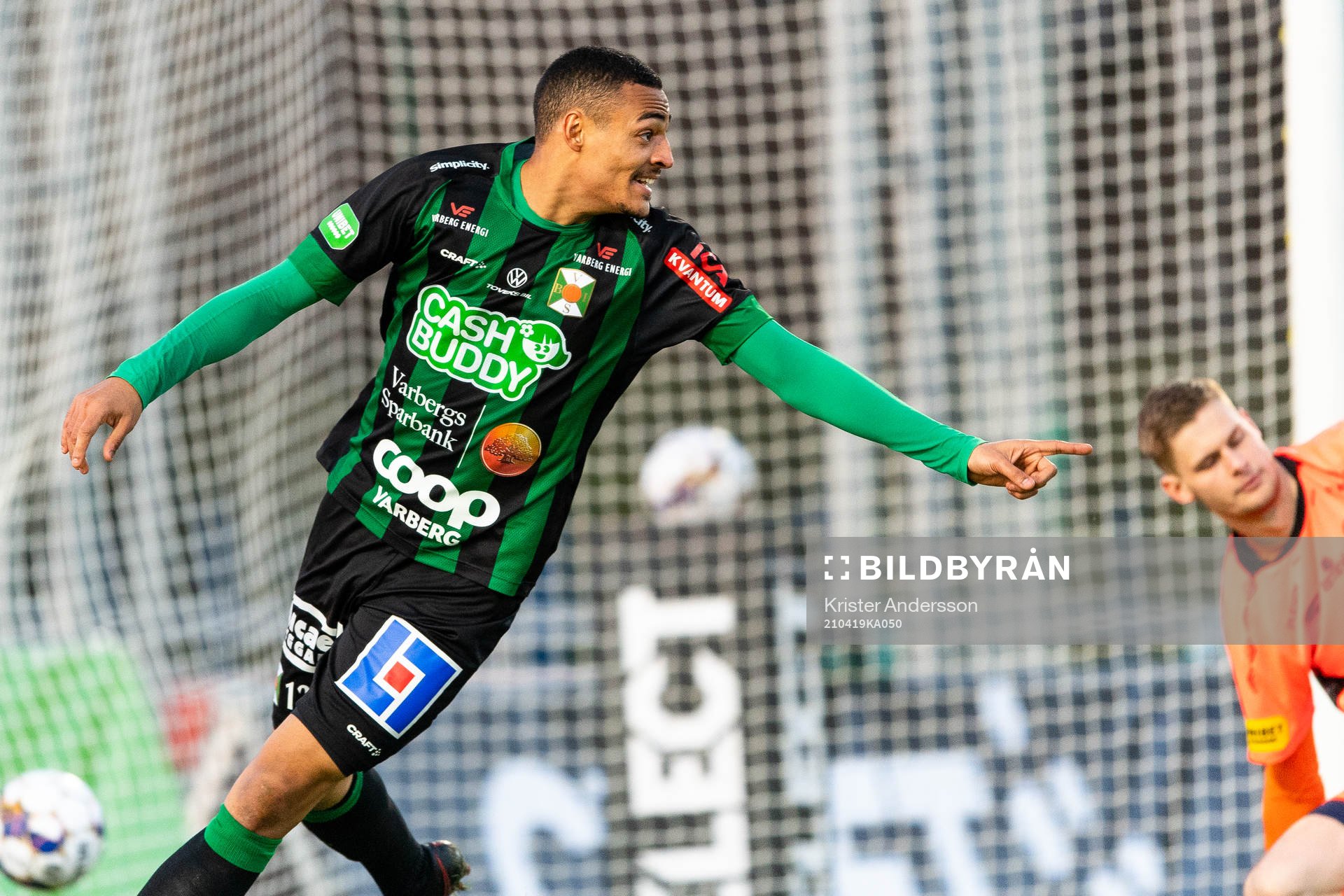 Varbergs Simon Karlsson Adjei jublar