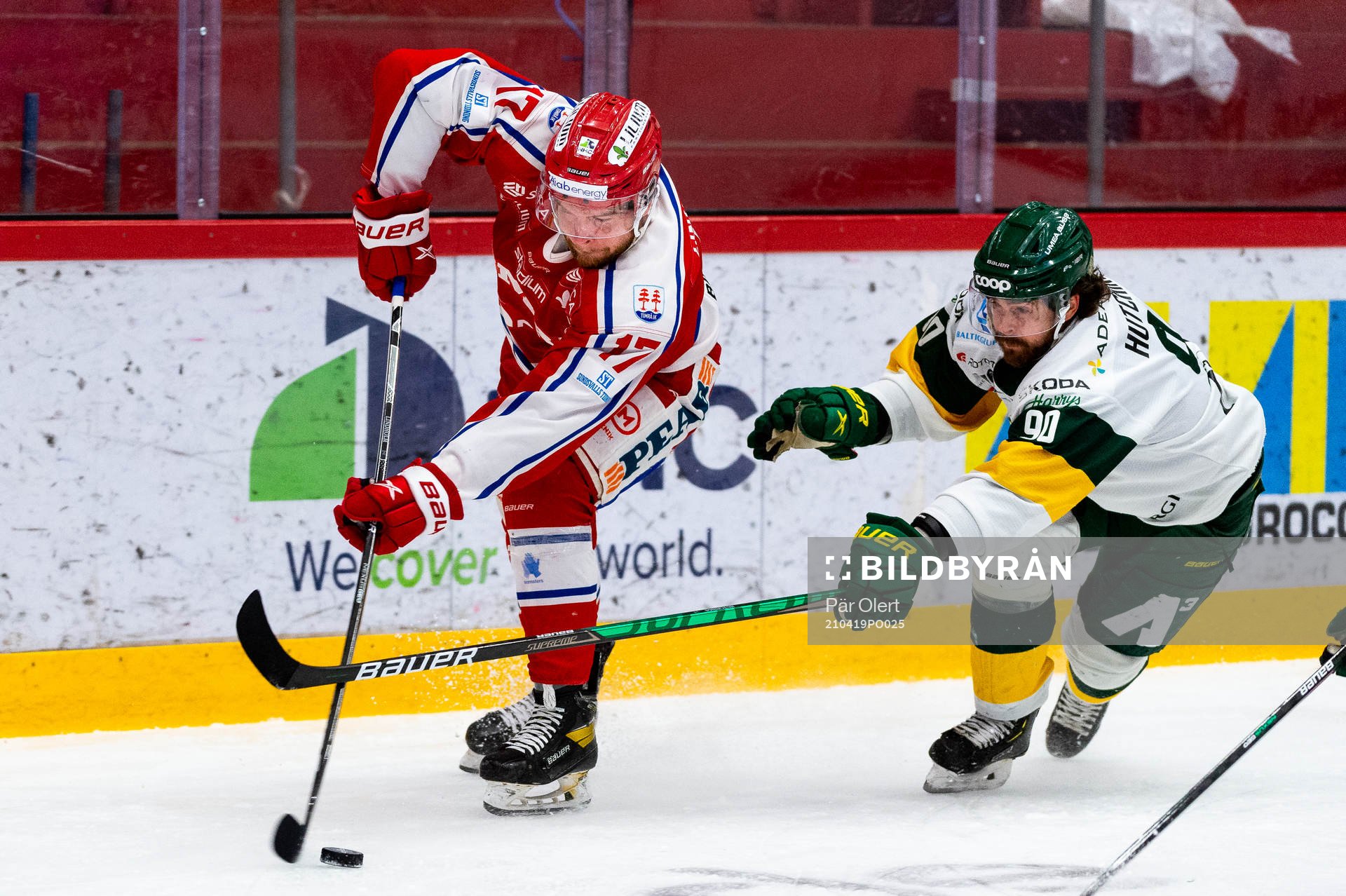 Timrås Johan Lindholm och Björklövens Alex Hutchings