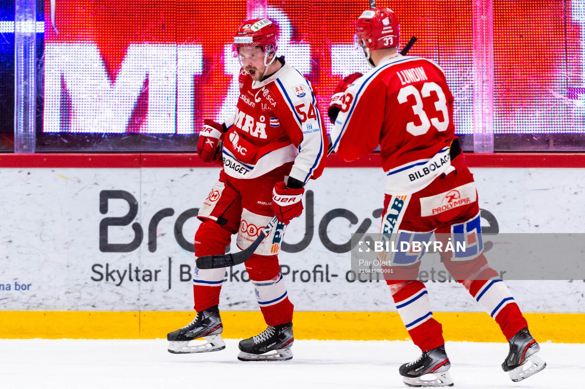 Timrås Jonathan Dahlén och Albin Lundin jublar