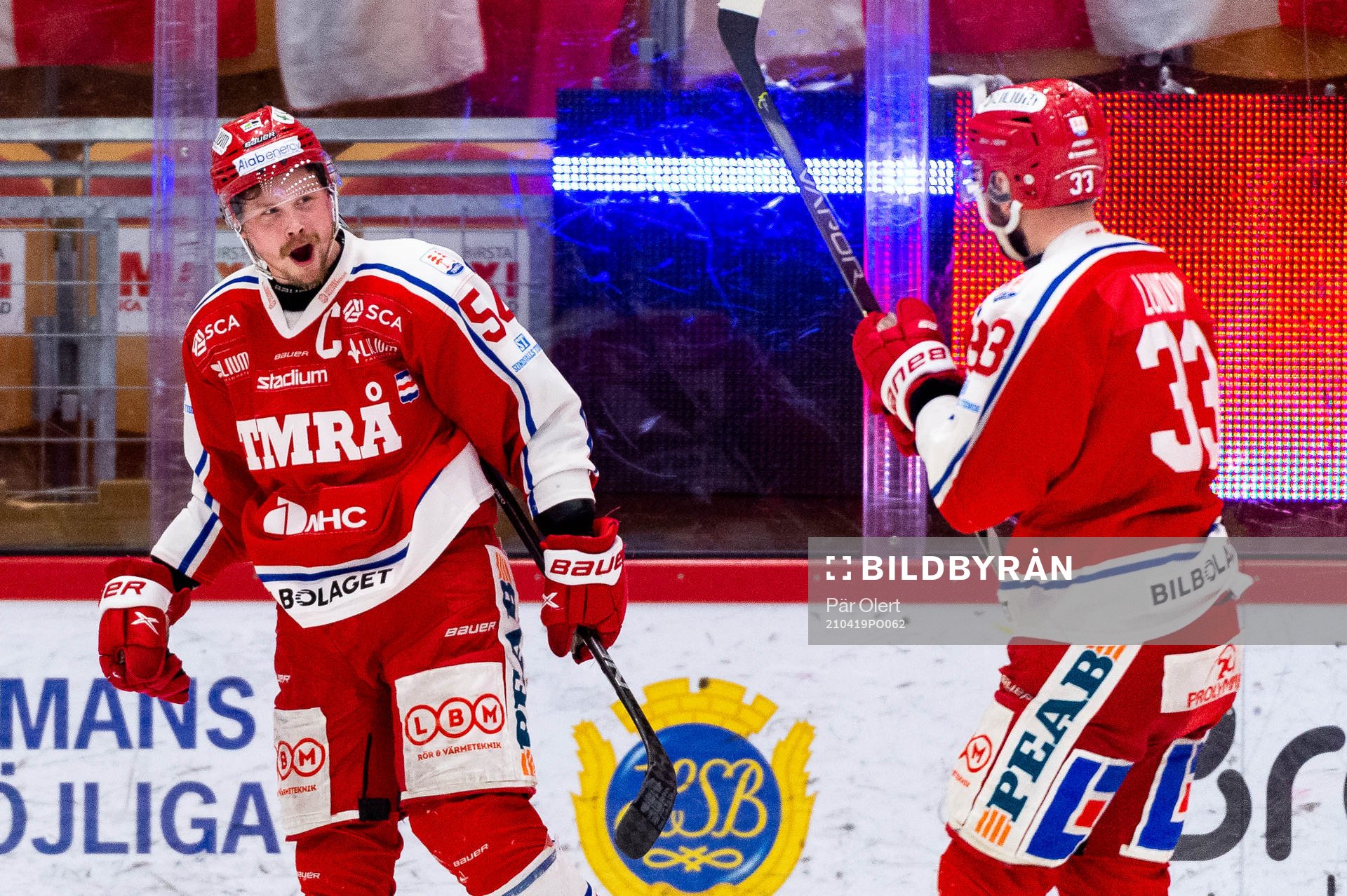 Timrås Jonathan Dahlén och Albin Lundin jublar