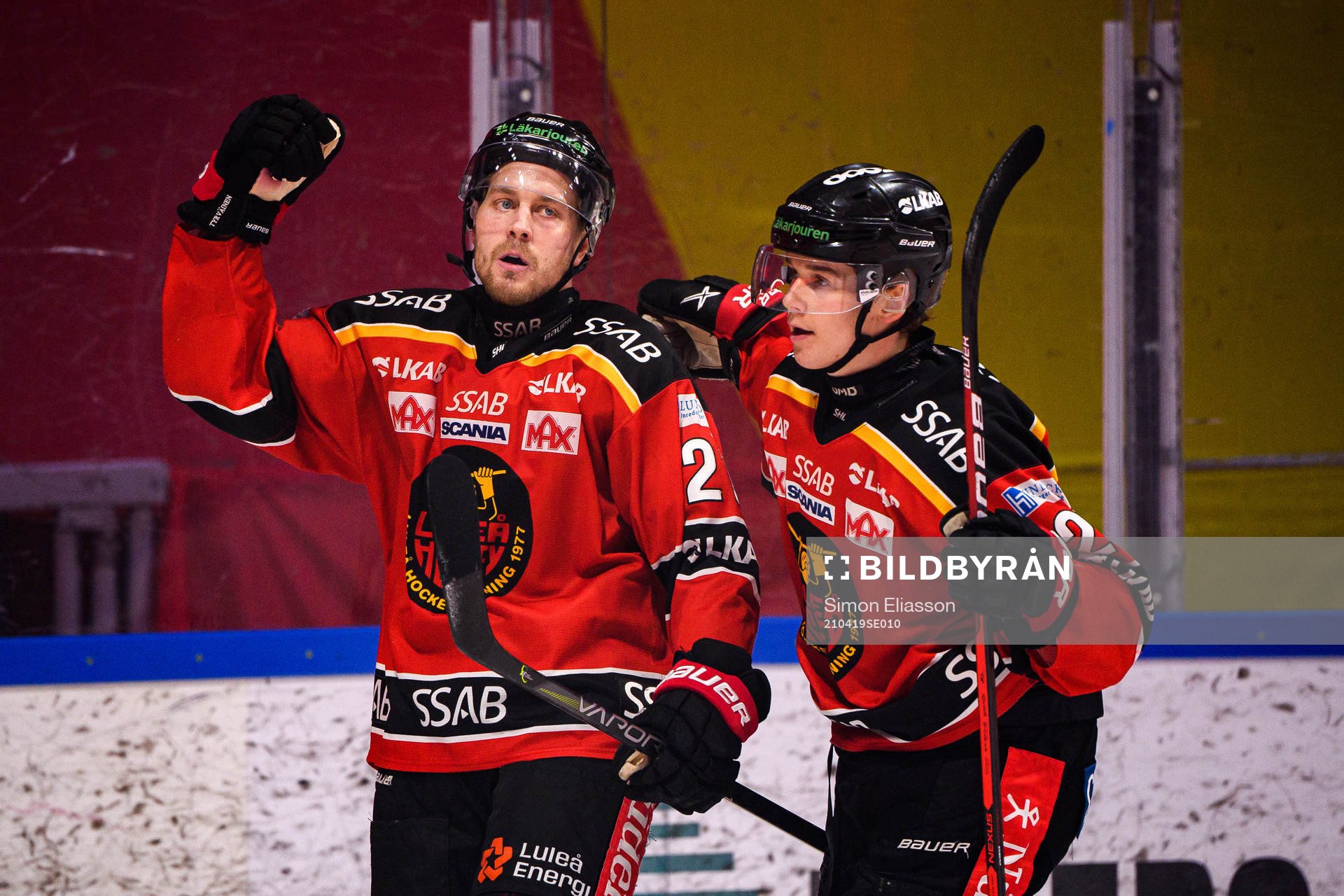 Luleås Juhani Tyrväinen och Nils Lundkvist jublar