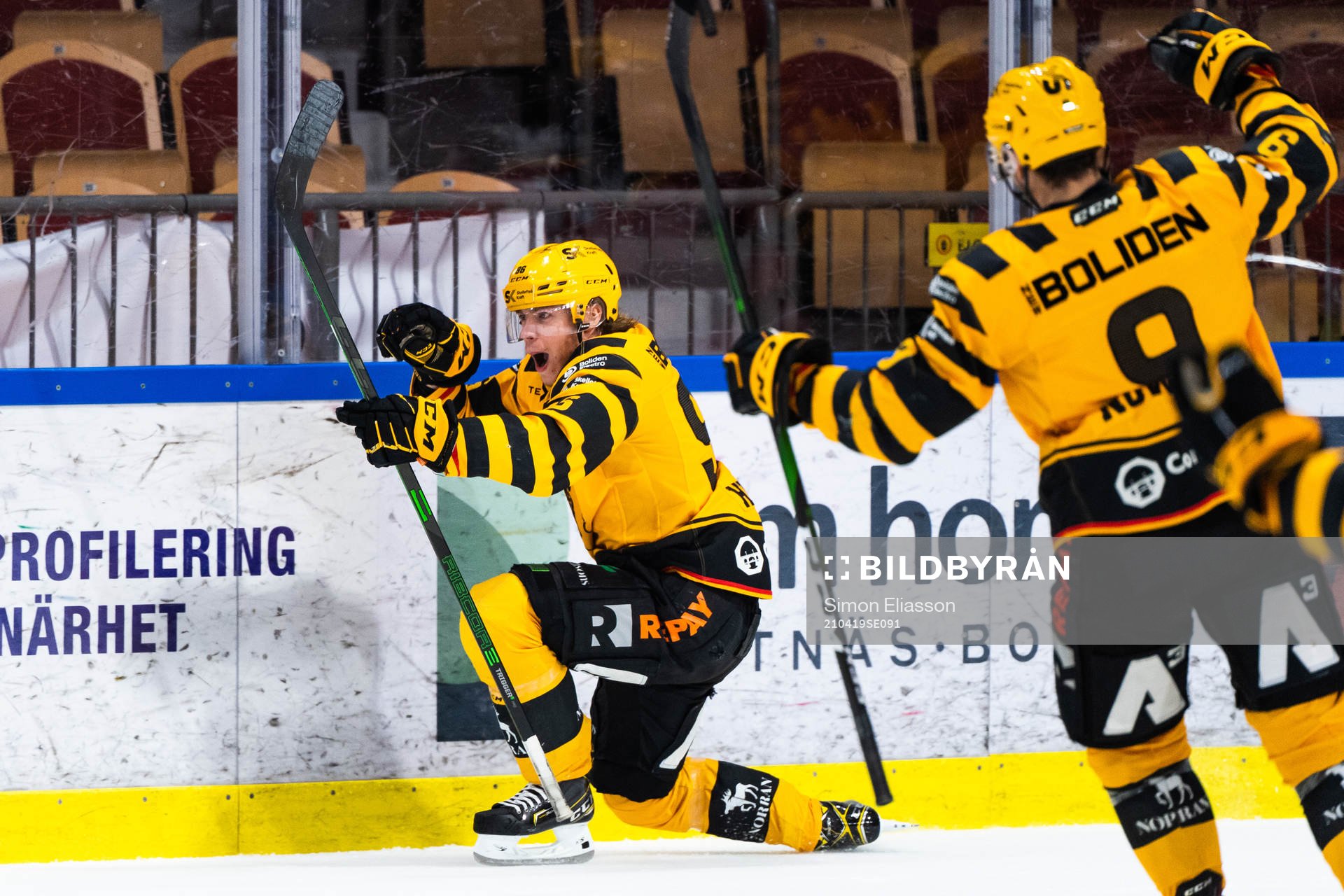 Skellefteås Rickard Hugg jublar