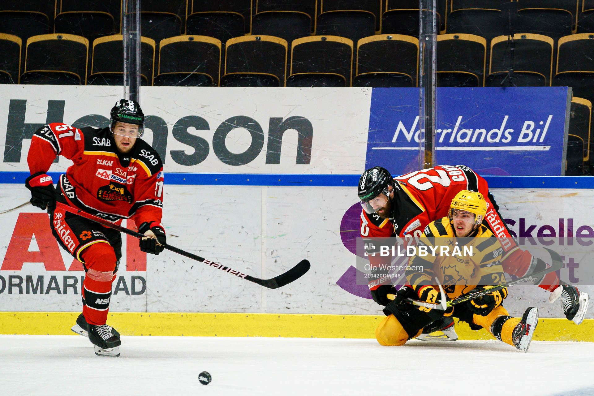 Luleås Filip Hållander och Jack Connolly i en kamp mot