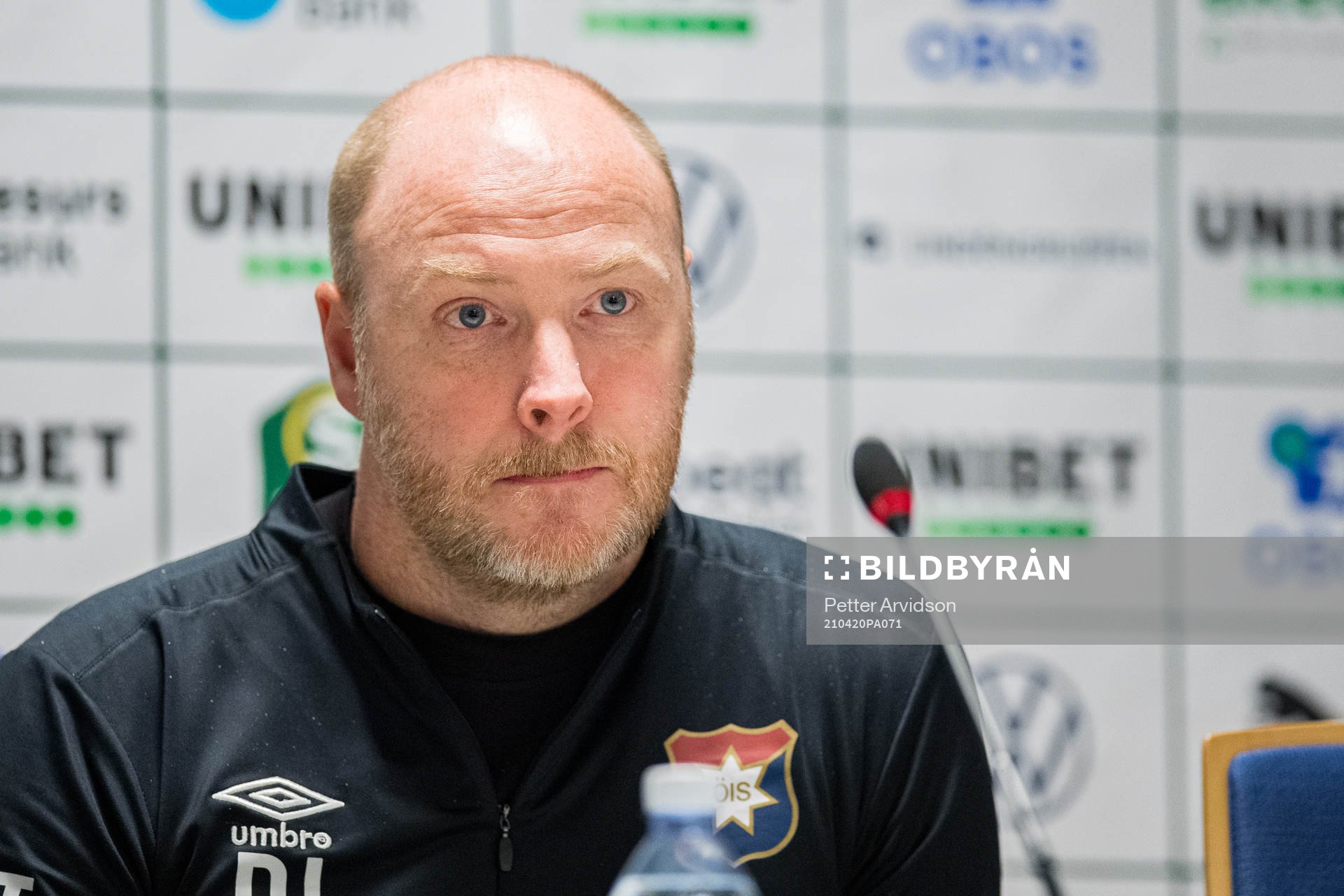 Örgrytes tränare Dane Ivarsson på presskonferensen