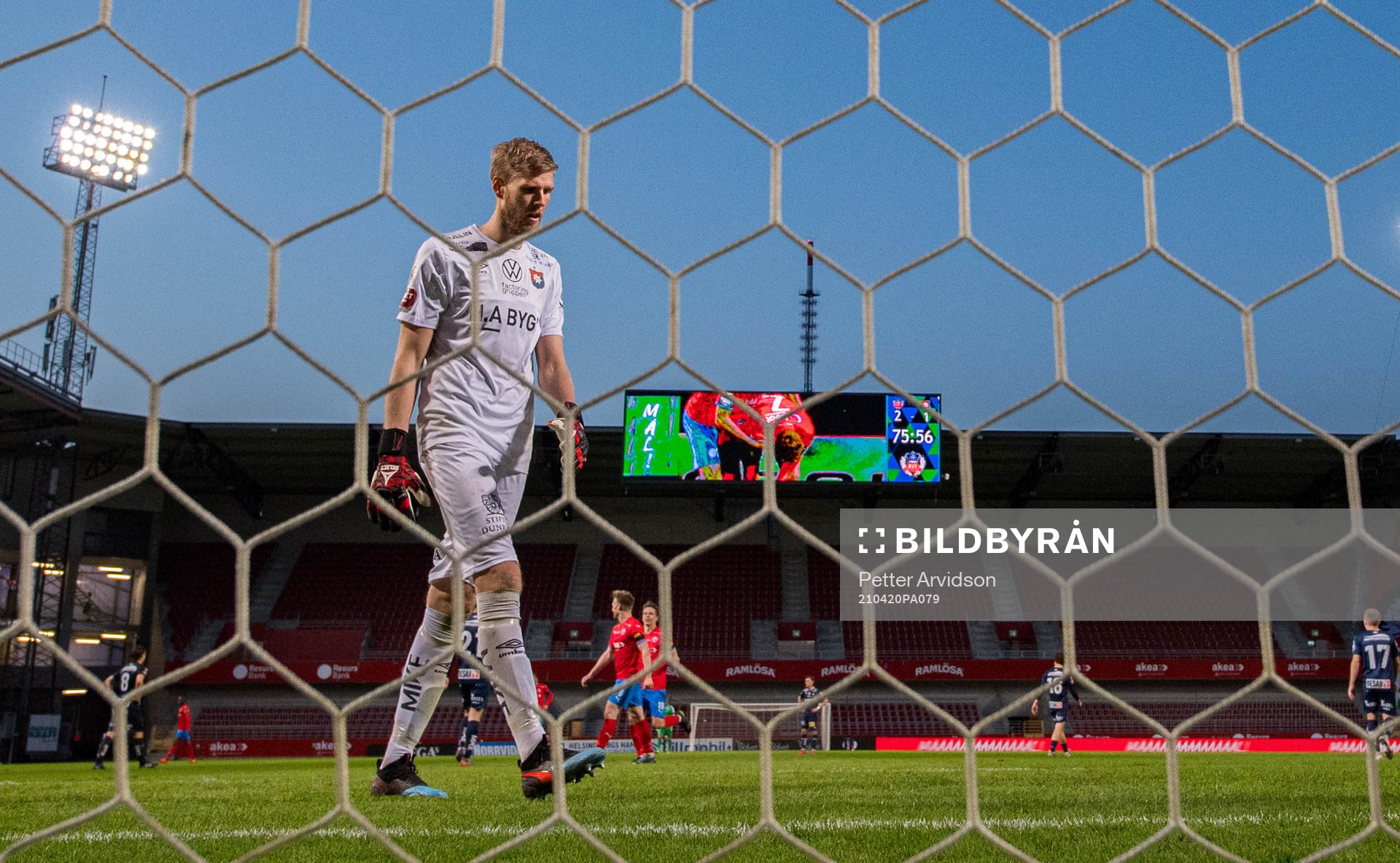 Örgrytes målvakt Fredrik Andersson deppar