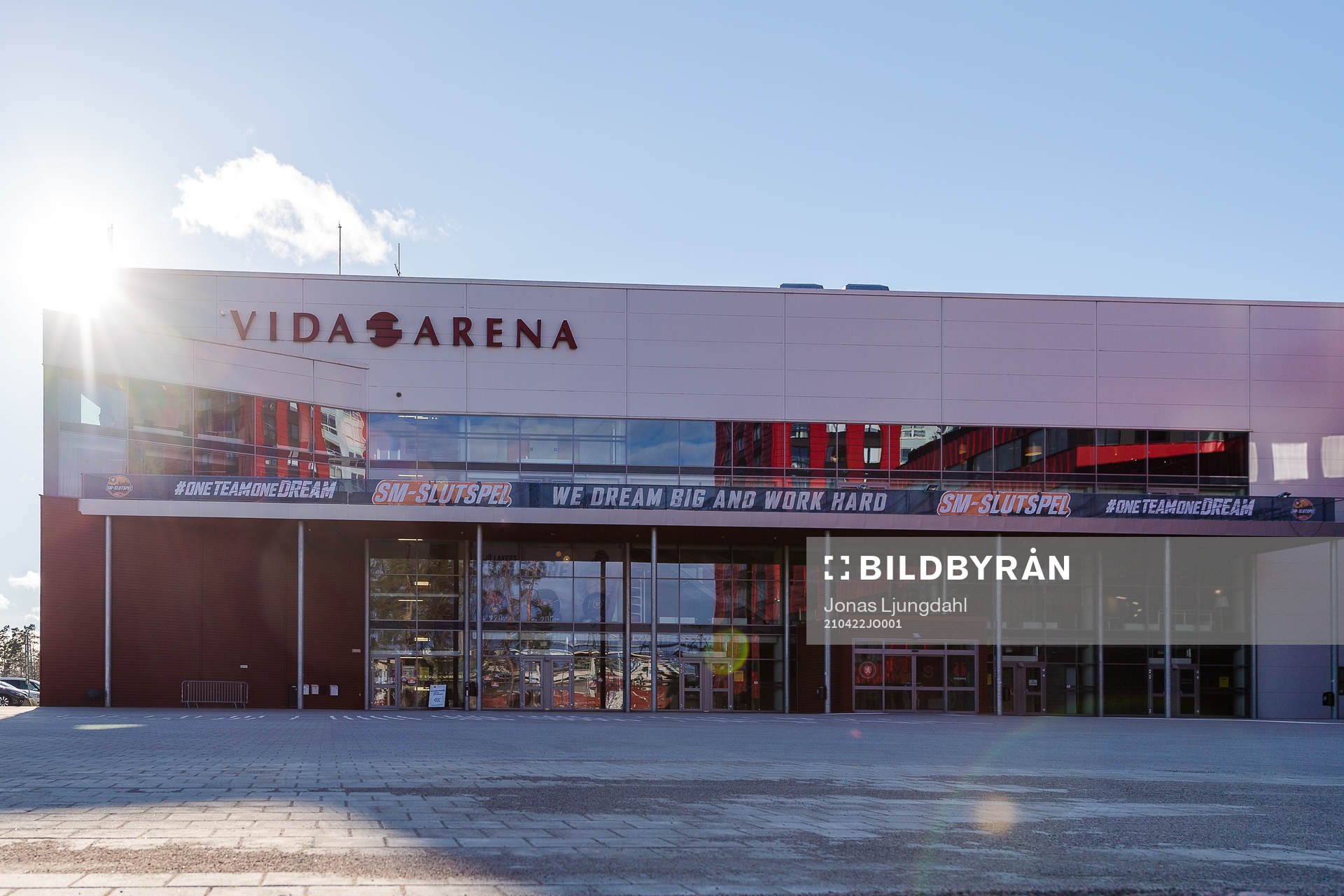Exteriör vy på Vida Arena före ishockeymatchen i