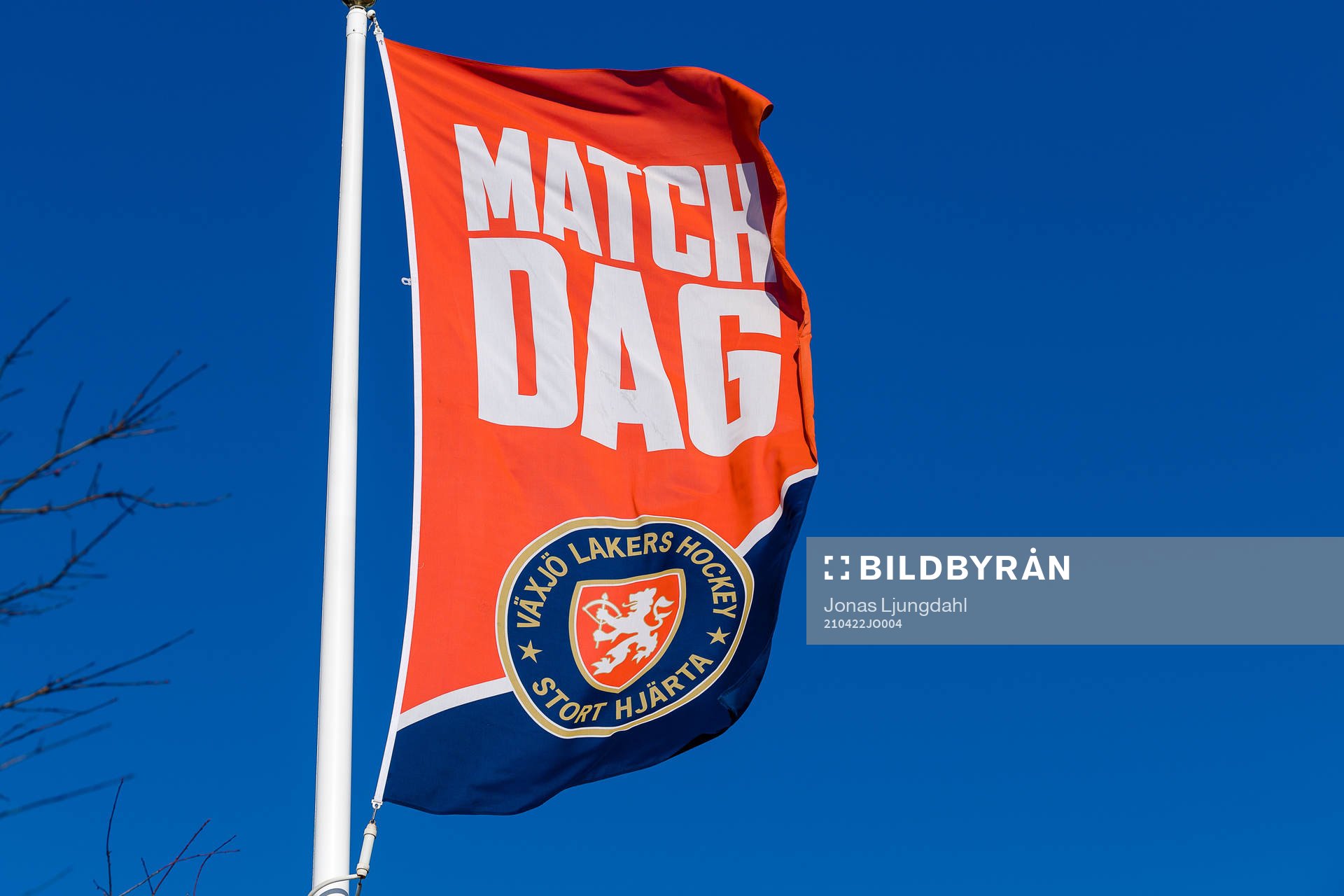 Flagga med matchdag före ishockeymatchen i semifinal ett i