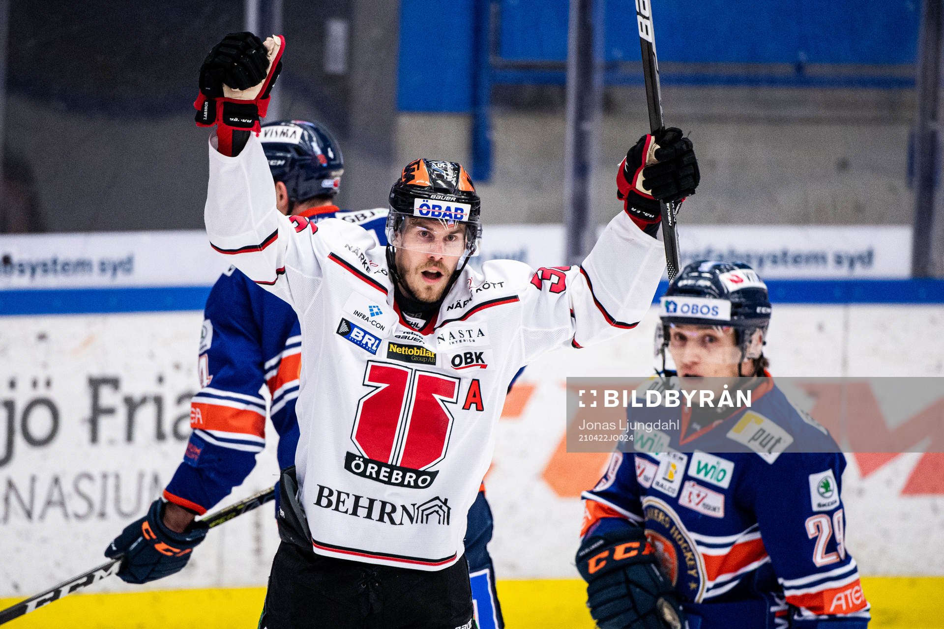 Örebros Emil Larsson jublar