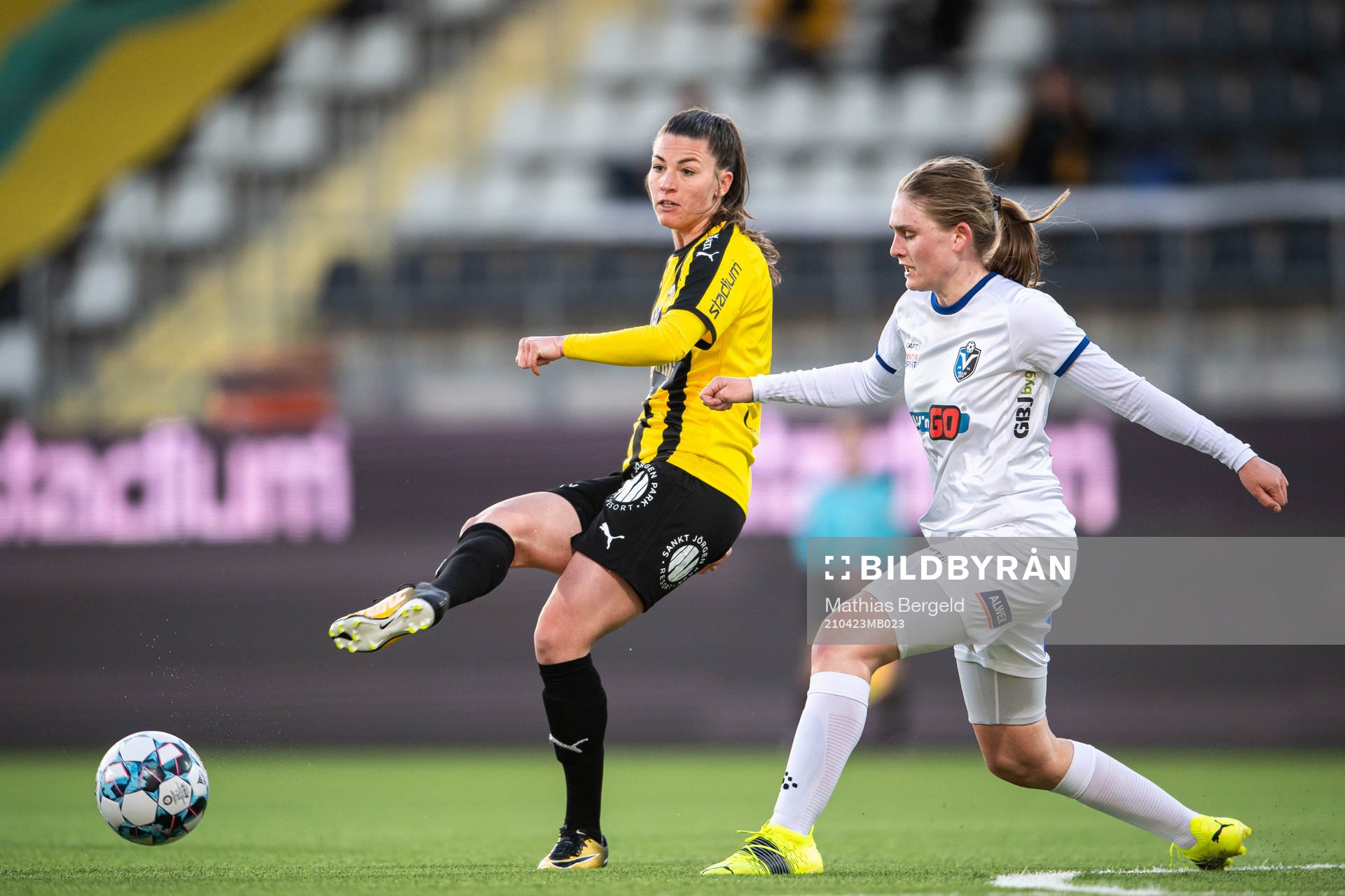 Häckens Pauline Hammarlund och Växjös Emelie Henriksen