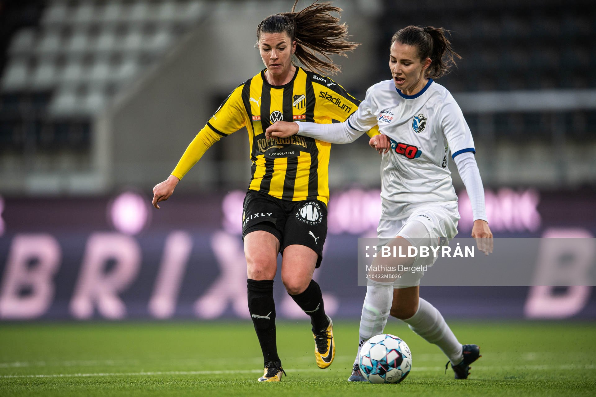 Häckens Pauline Hammarlund och Växjös Nellie Karlsson