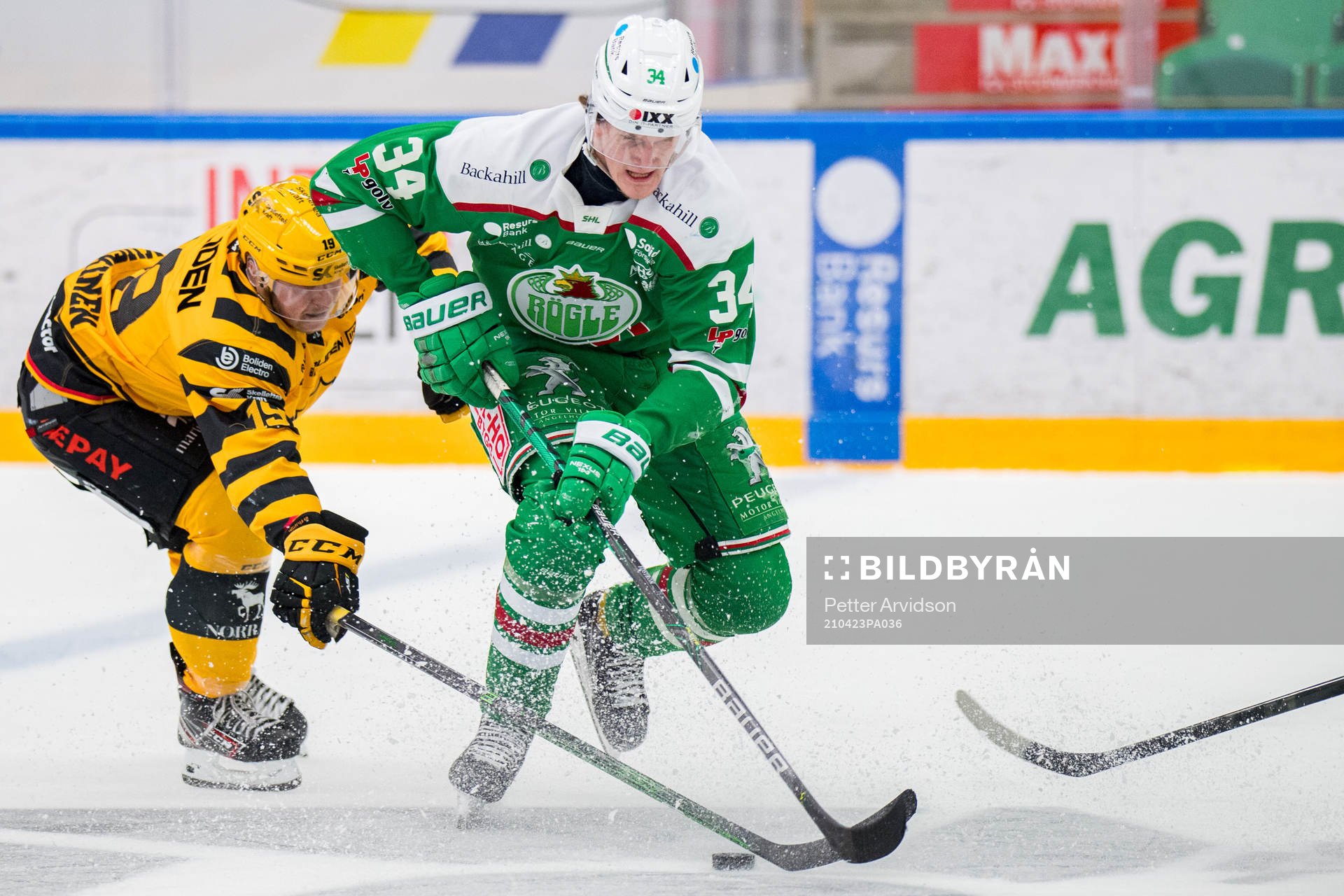 Rögles Adam Edström och Skellefteås Tuomas Kiiskinen