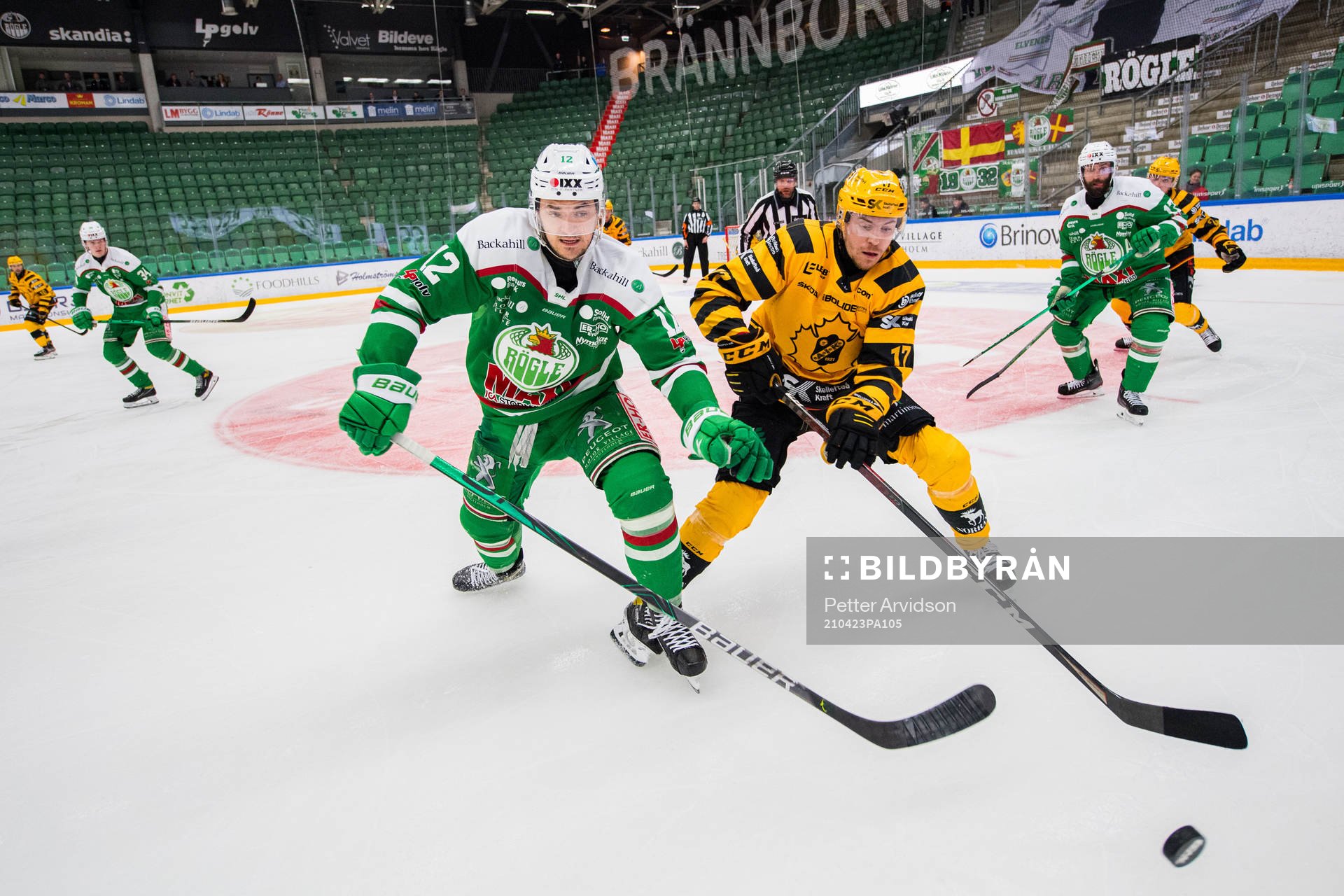 Rögles Brady Ferguson och Skellefteås Pär Lindholm