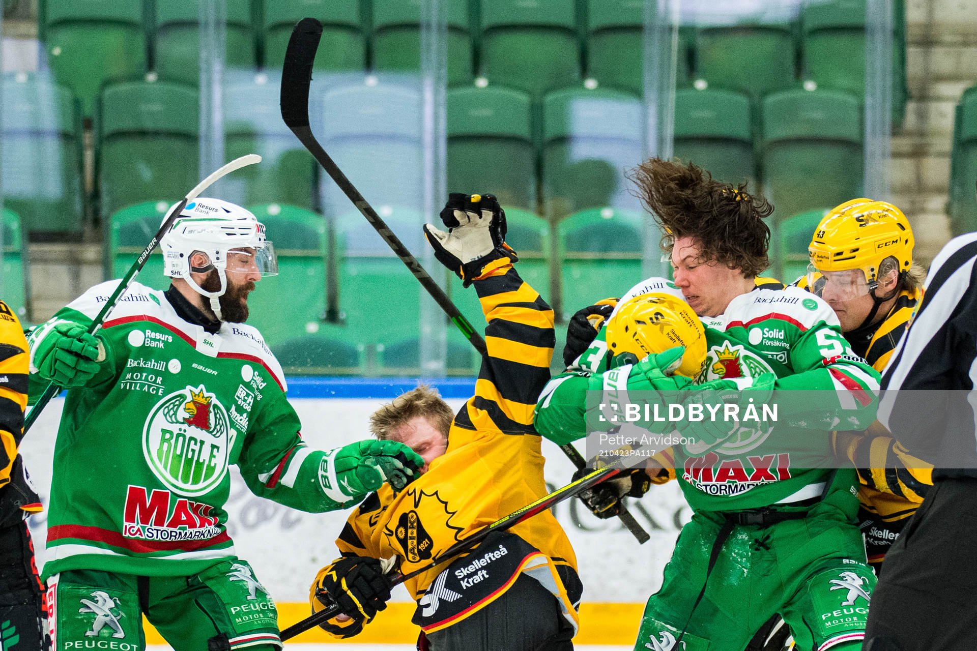 Rögles Taylor Matson och Moritz Seider i bråk med