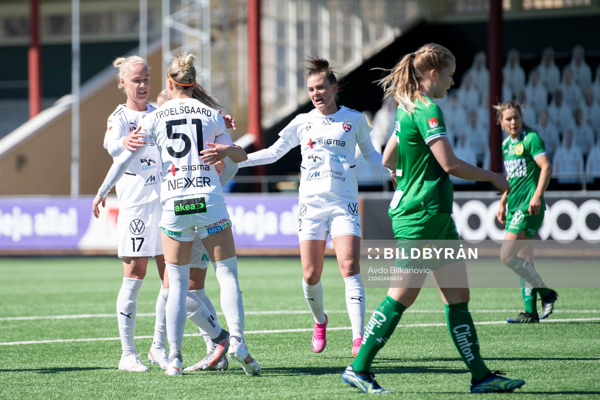 Rosengårds Jelena Cankovic, Sanne Troelsgaard och Caroline Seger jublar efter 2-0 målet under fotbollsmatchen i Damallsvenskan mellan FC Rosengård och Hammarby den 24 april 2021 i Malmö.