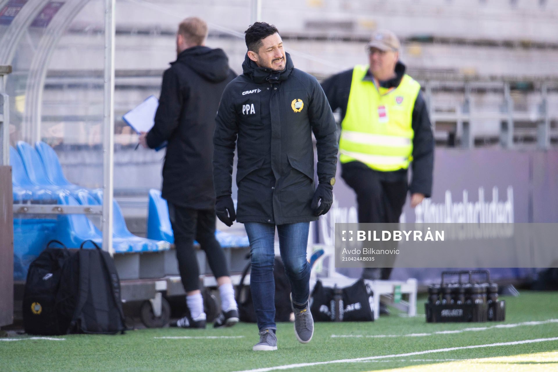 Hammarbys tränare Pablo Pinones-Arce deppar