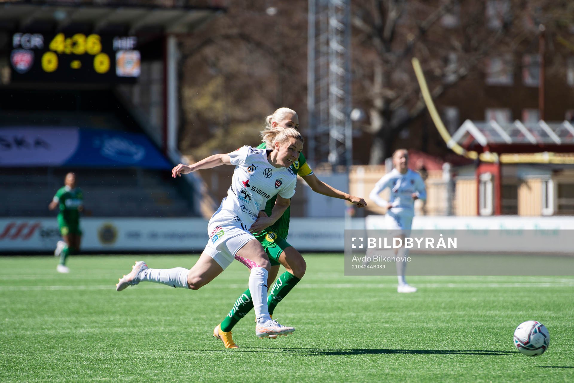 Rosengårds Mimmi Larsson och Hammarbys Alice Carlsson