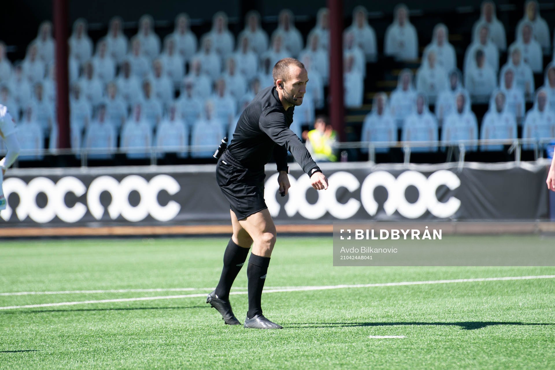 Domare Kaspar Sjöberg visar på straff