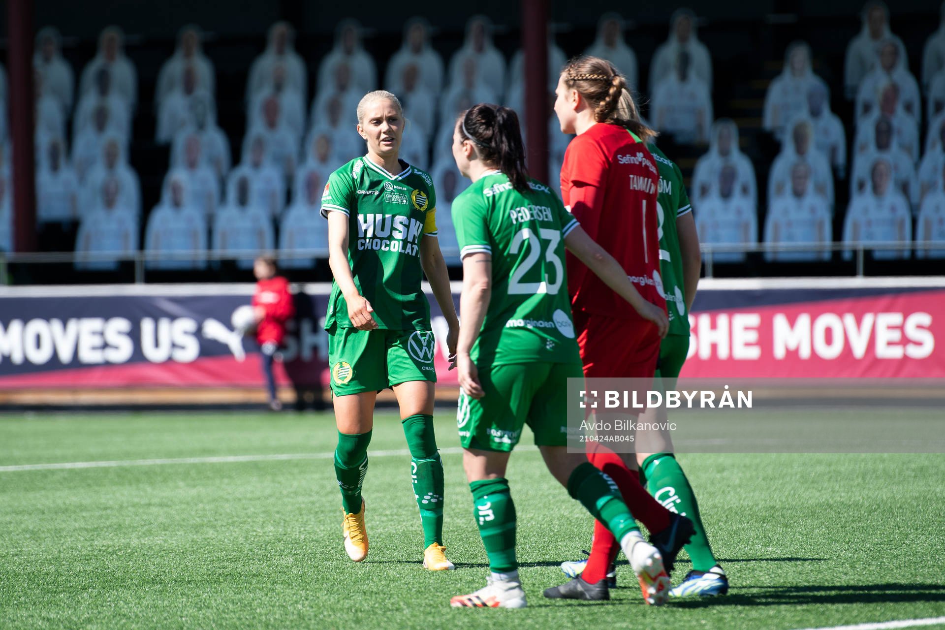 Hammarbys Alice Carlsson, June Pedersen och målvakt Anna
