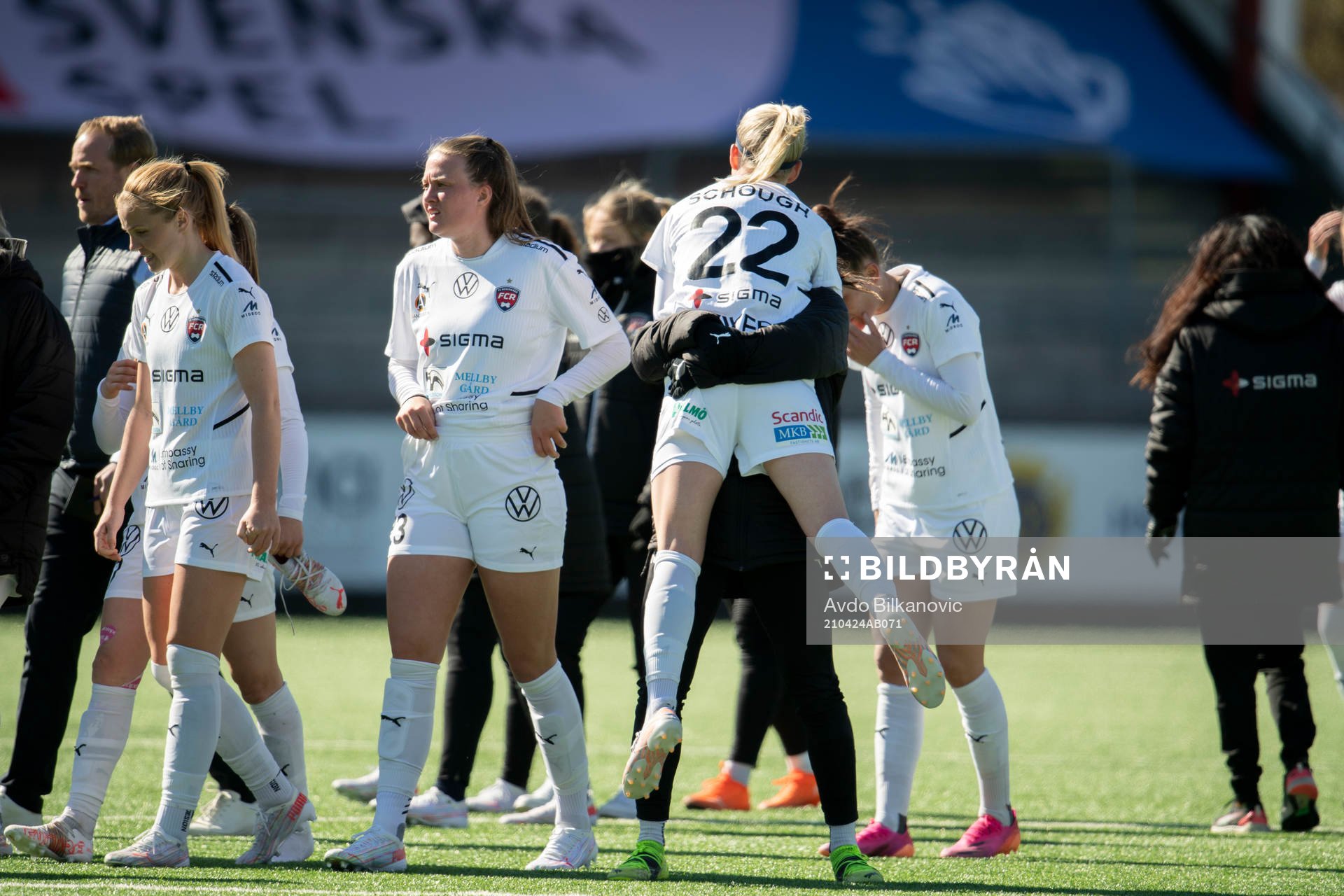 Rosengårds Olivia Schough jublar efter slutsignalen under fotbollsmatchen i Damallsvenskan mellan FC Rosengård och Hammarby den 24 april 2021 i Malmö.