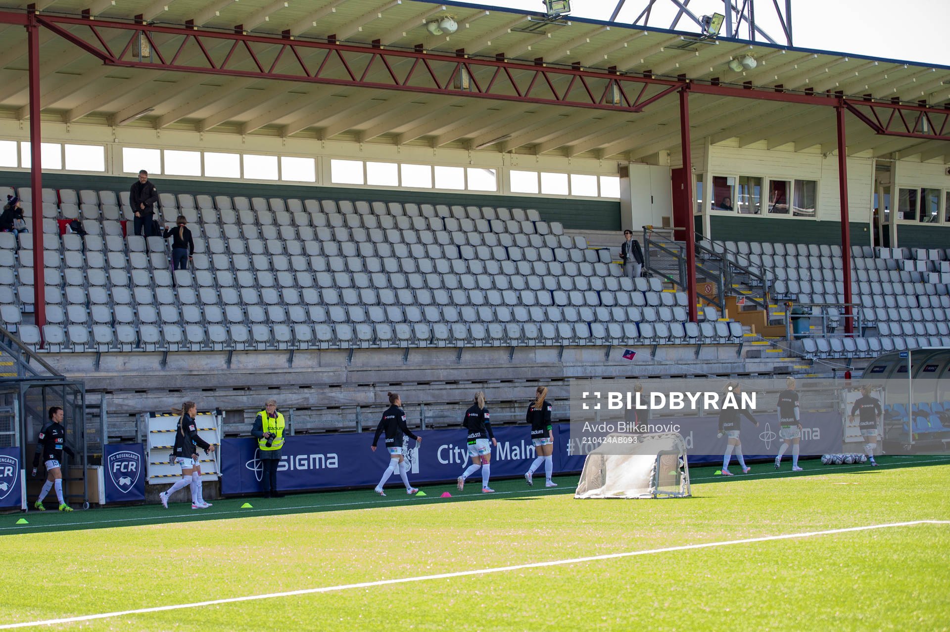 Rosengårds spelare gör entré