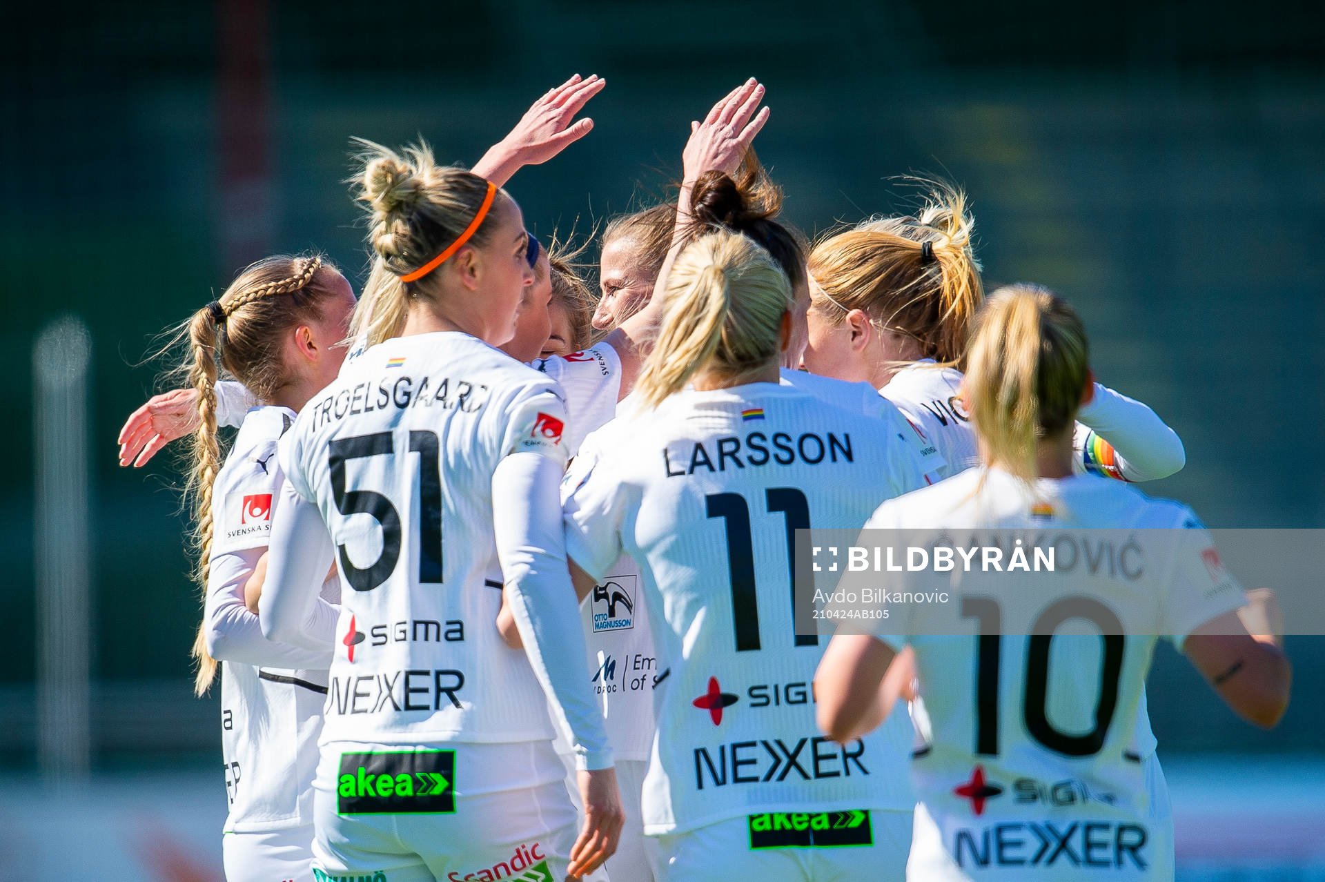 Rosengårds Olivia Schough jublar med händer uppe