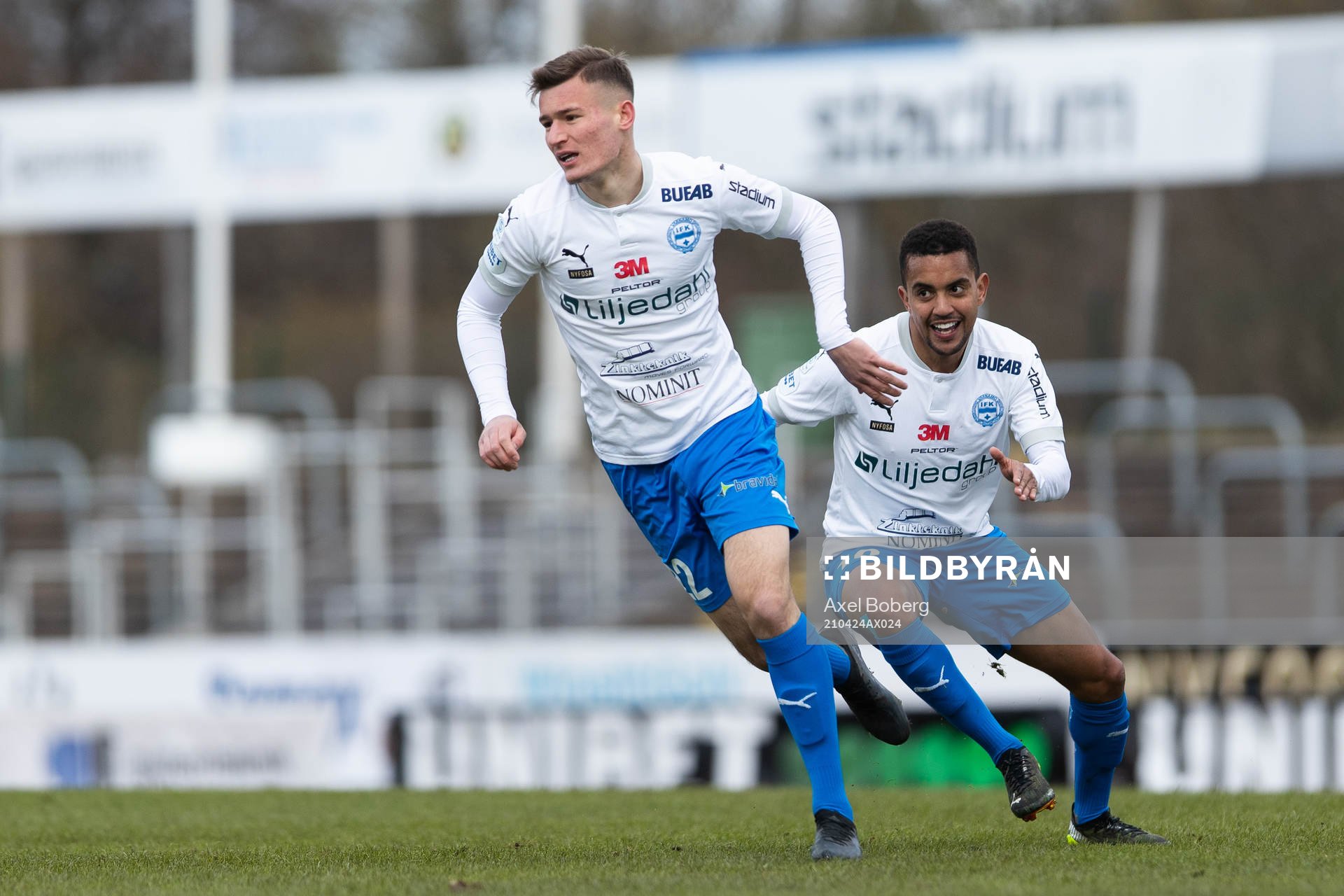 Värnamos Robin Dzabic och Erick Brendon jublar