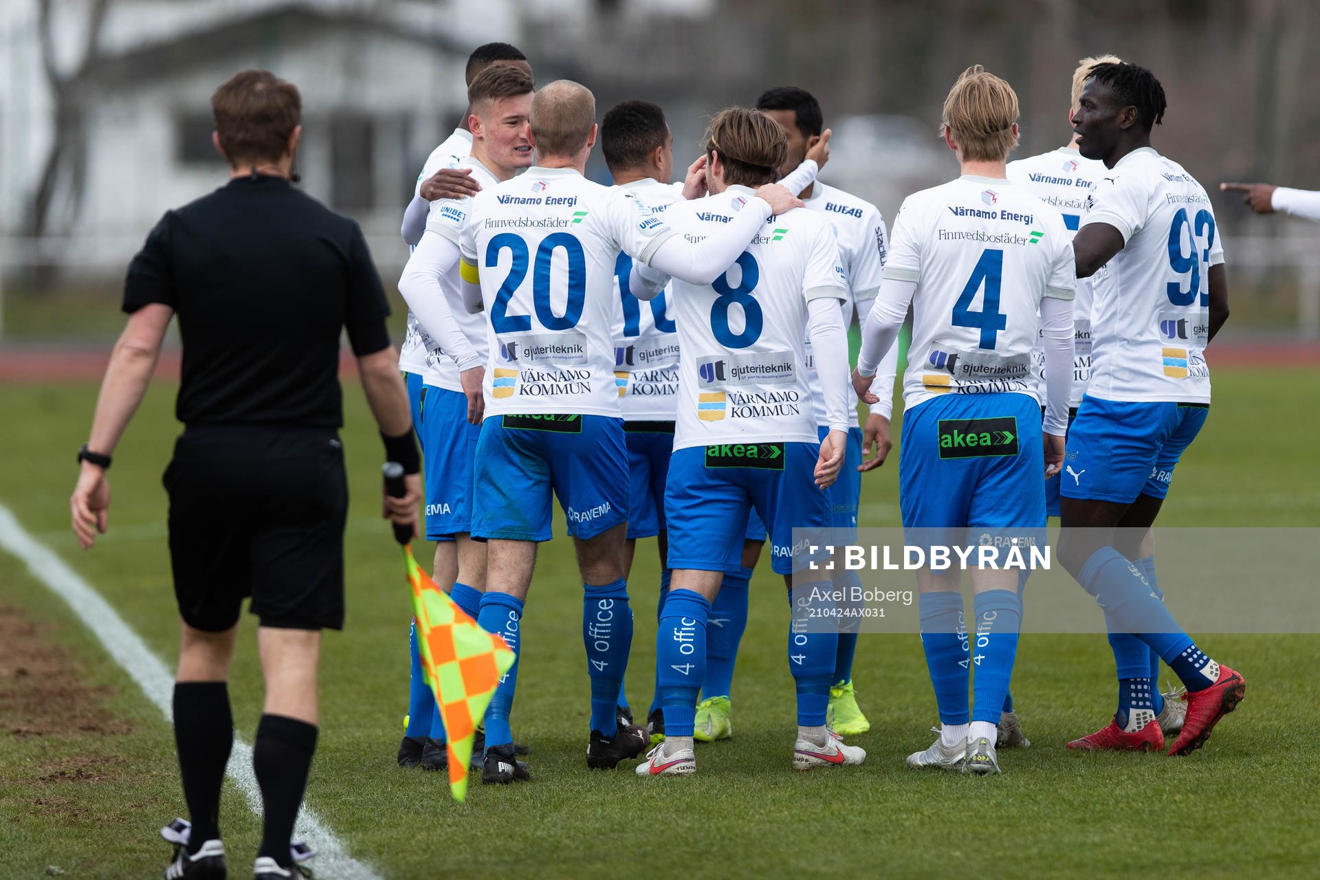 Spelare ur Värnamo jublar