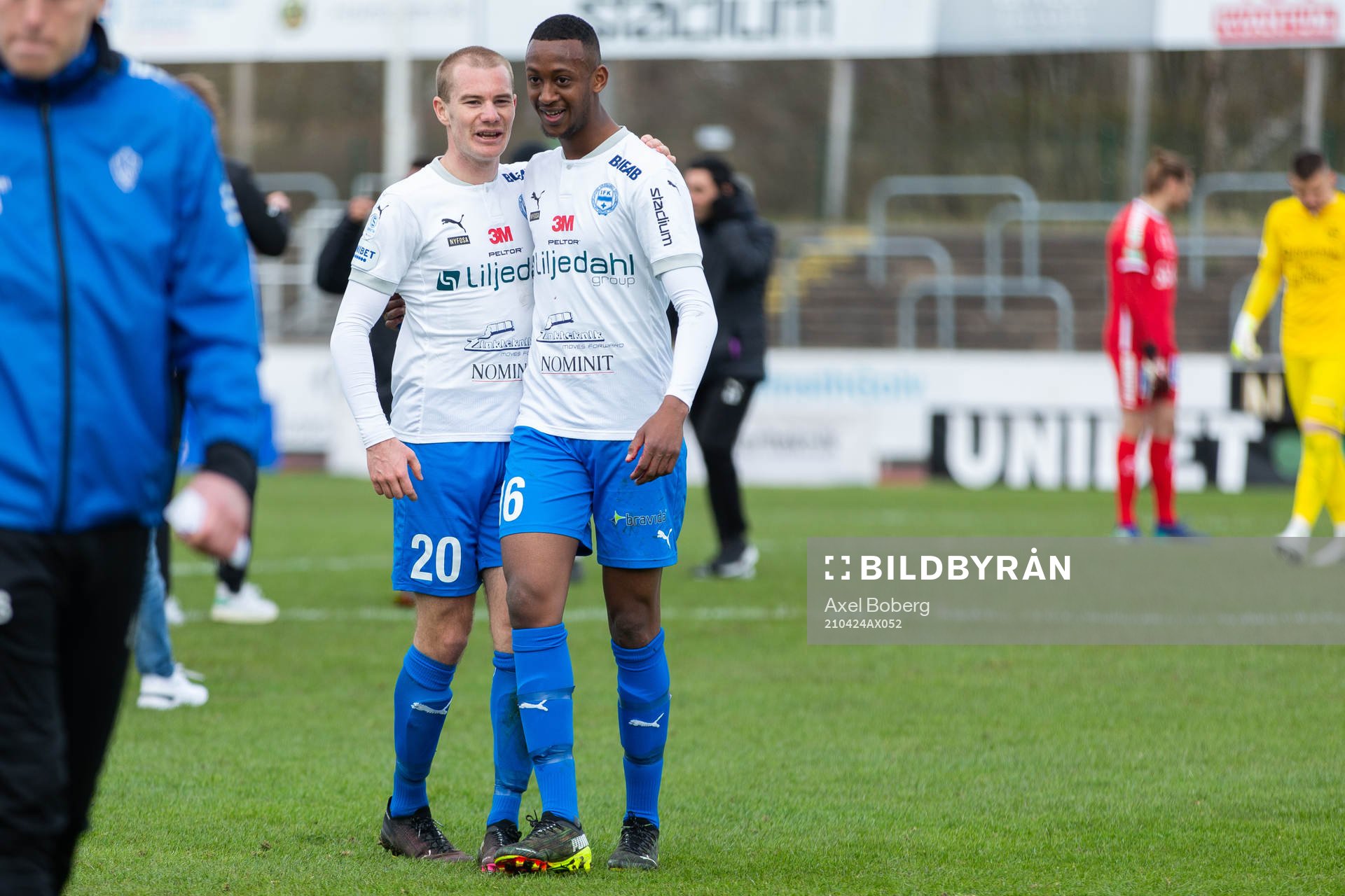 Värnamos Freddy Winsth och Isse Ismail jublar