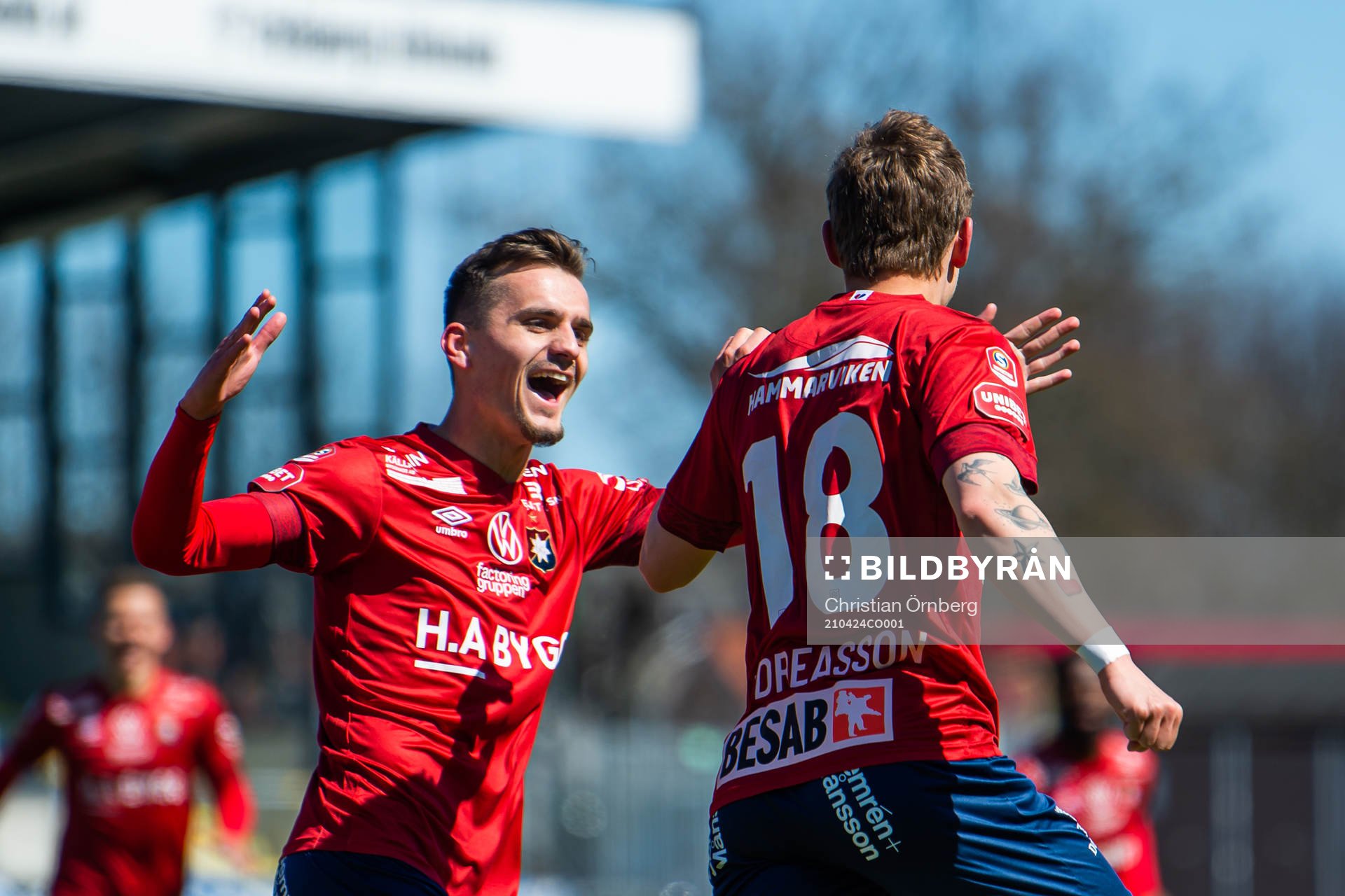 Örgrytes Ajdin Zeljkovic jublar med Anton Andreasson som