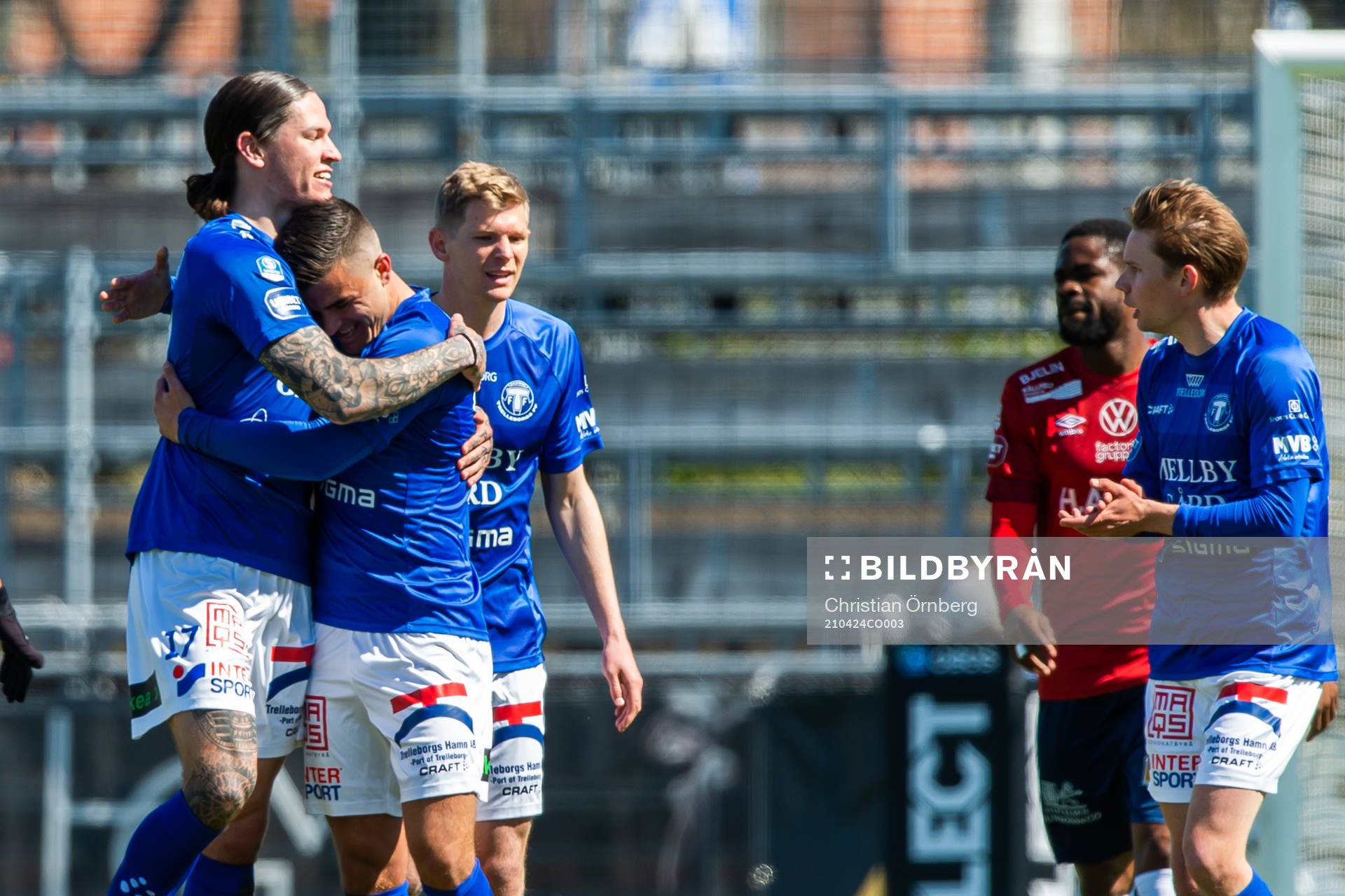 Trelleborgs Isak Jönsson och Fredrik Liverstam jublar efter 1-1 under fotbollsmatchen i Superettan mellan Trelleborg och Örgryte den 24 april 2021 i Trelleborg.