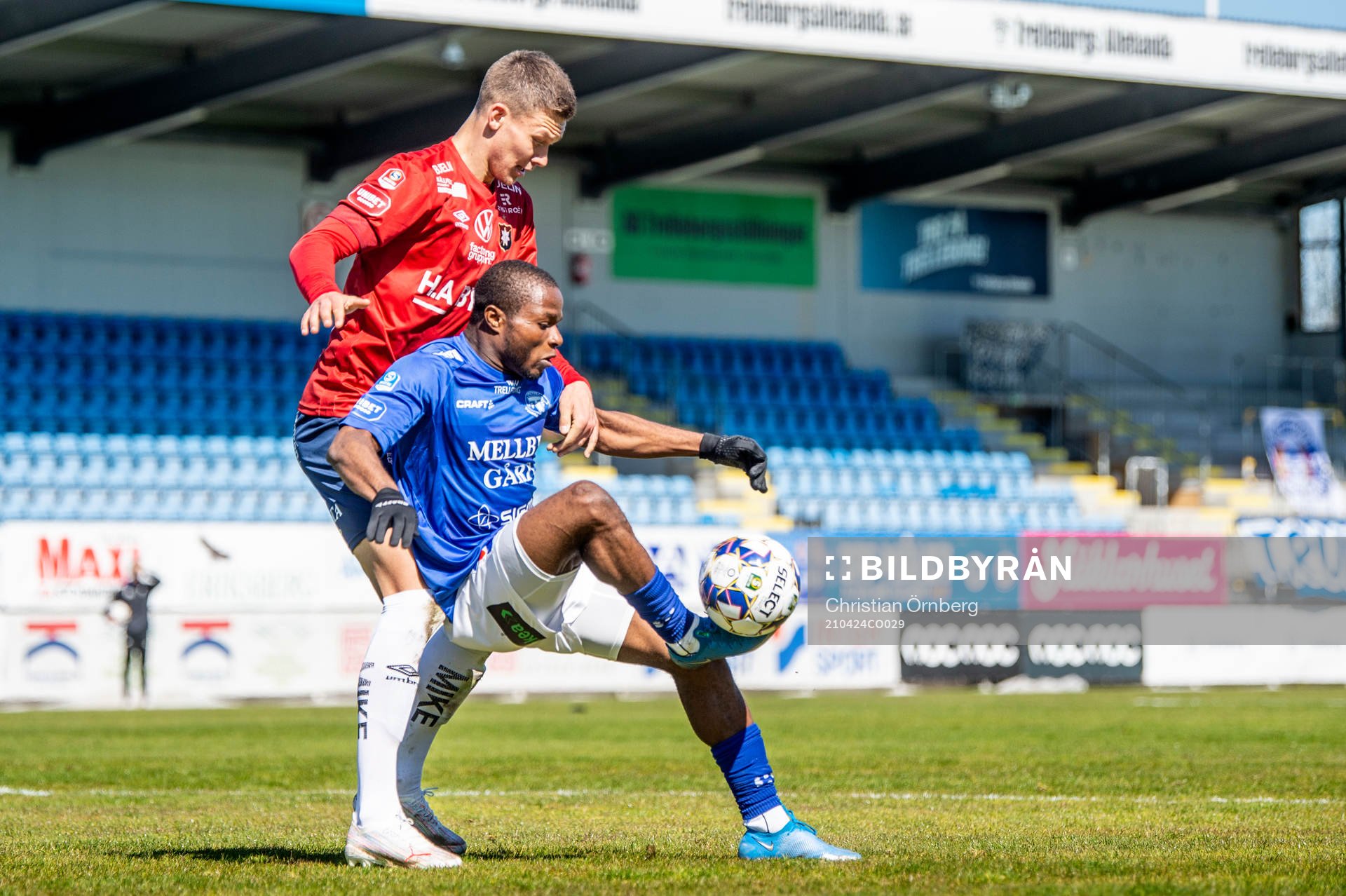 Trelleborgs Henry Offia mot Örgrytes Arvid Brorsson