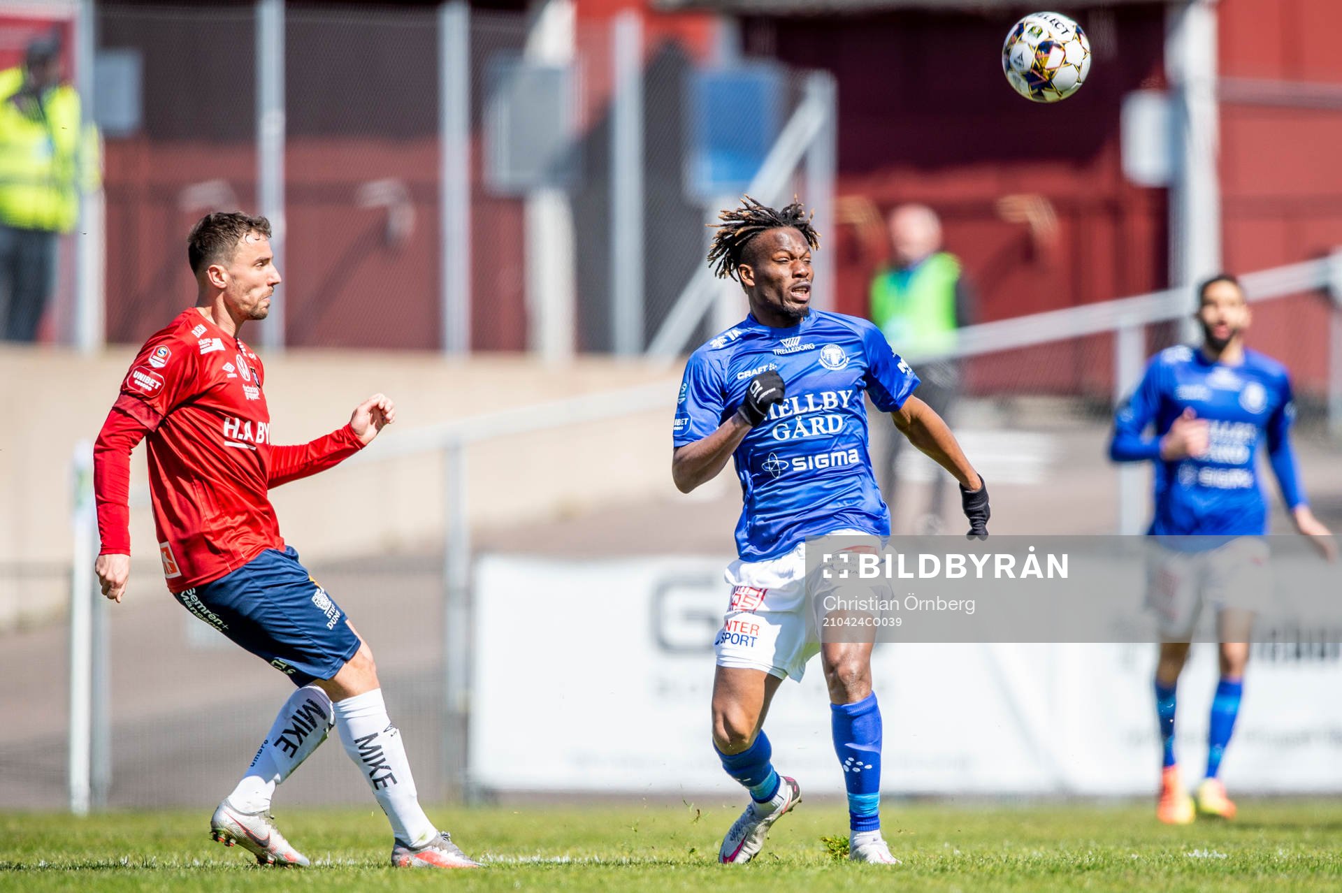 Örgrytes Jonathan Azulay och Trelleborgs Abdul Fatawu Safiu
