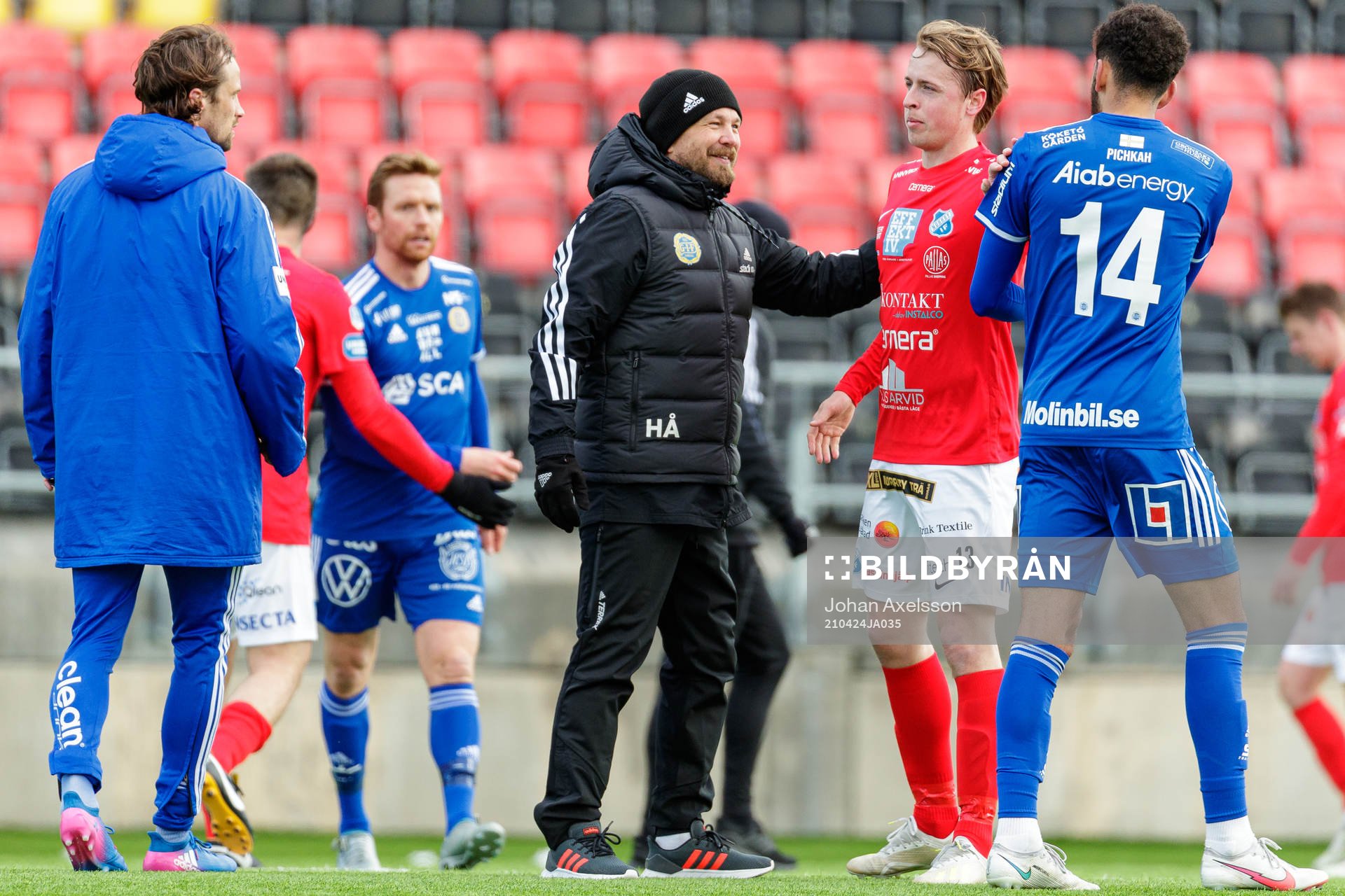 Sundsvalls tränare Henrik Åhnstrand jublar
