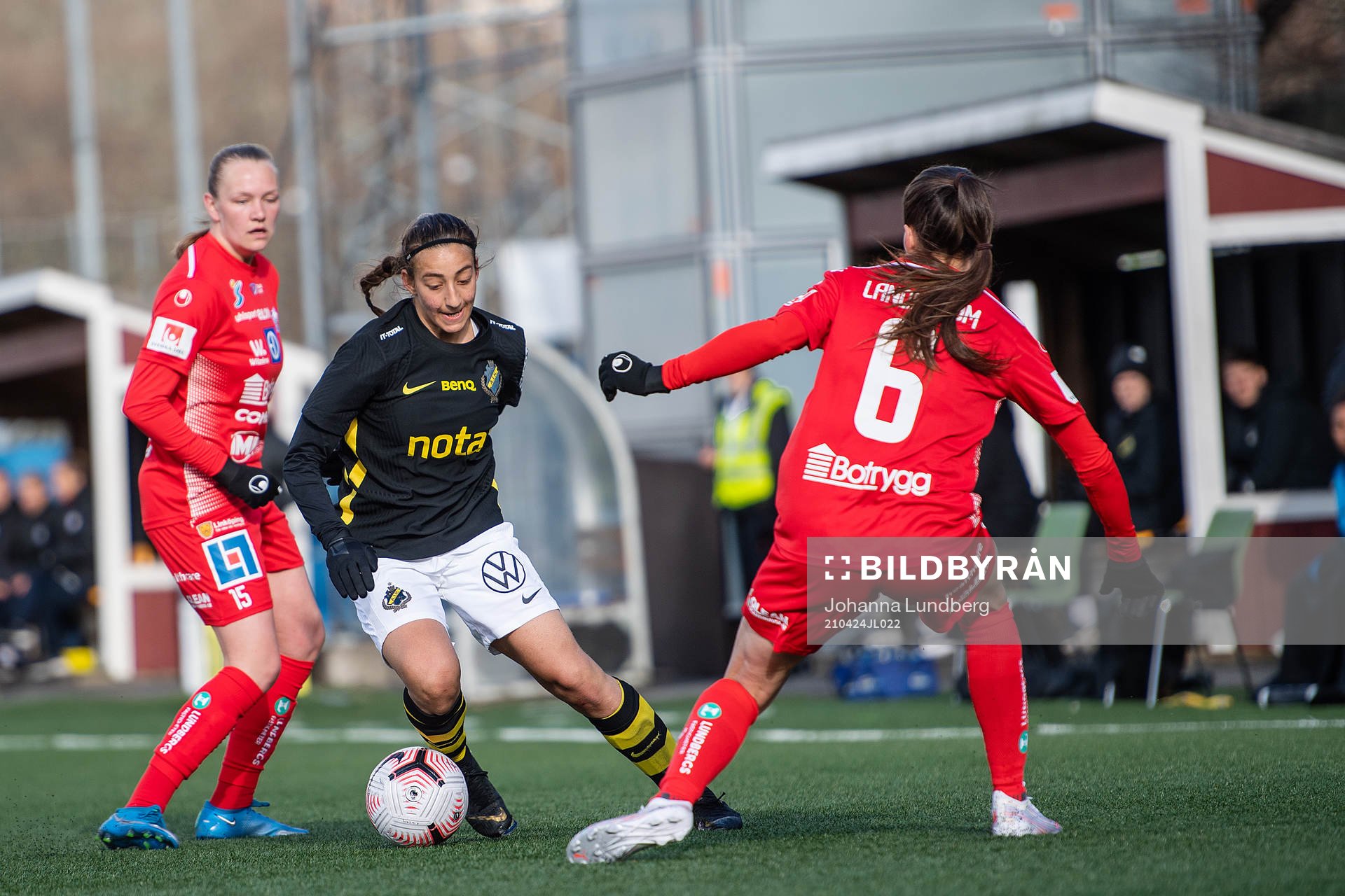 s Rosa Kafaji mot Linköpings Frida Leonhardsen Maanum och