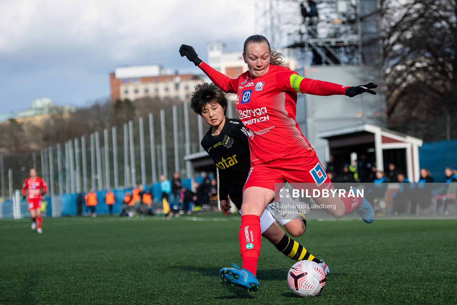 s Honoka Hayashi och Linköpings Frida Leonhardsen Maanum