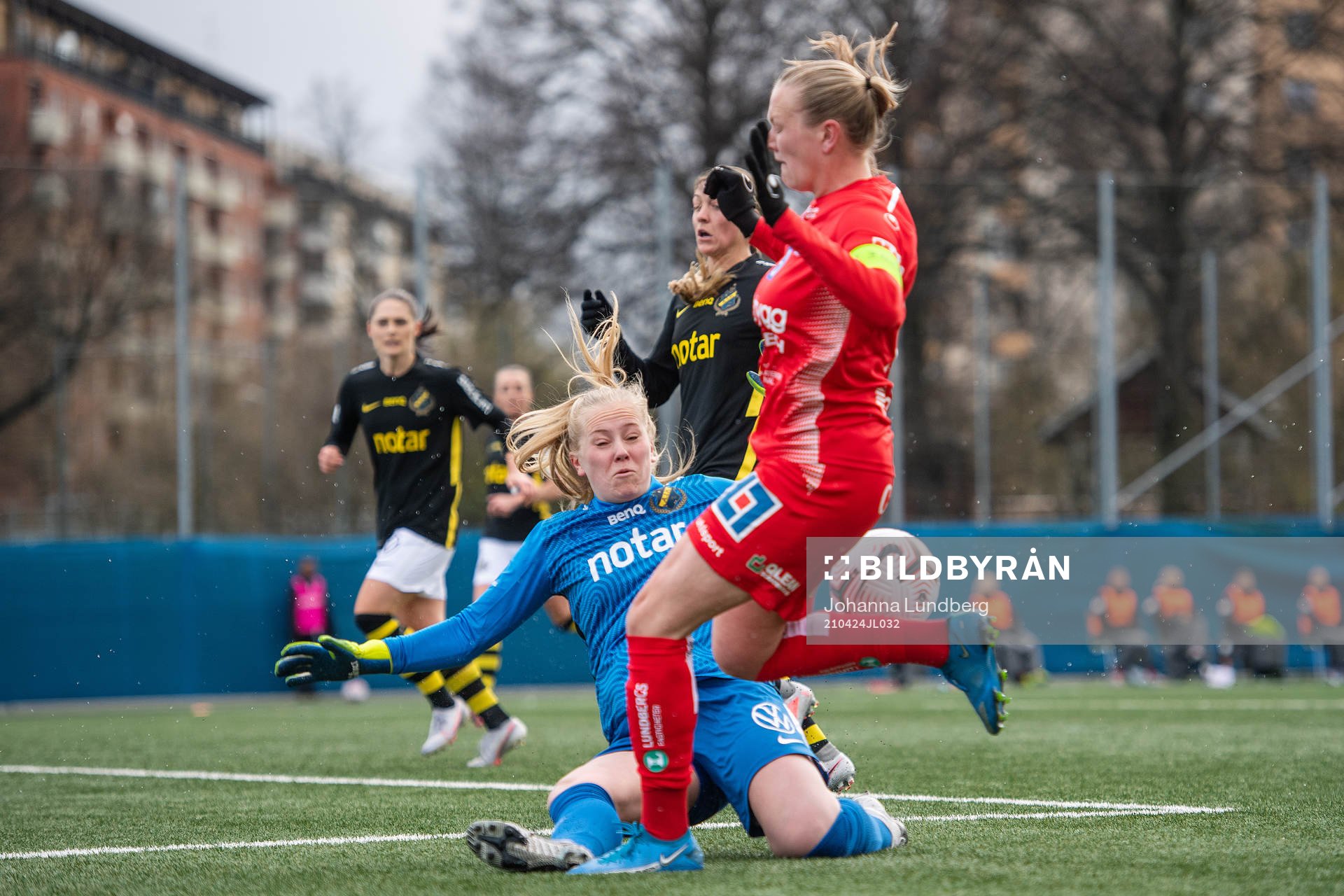 s målvakt Milla-Maj Majasaari och Linköpings Frida