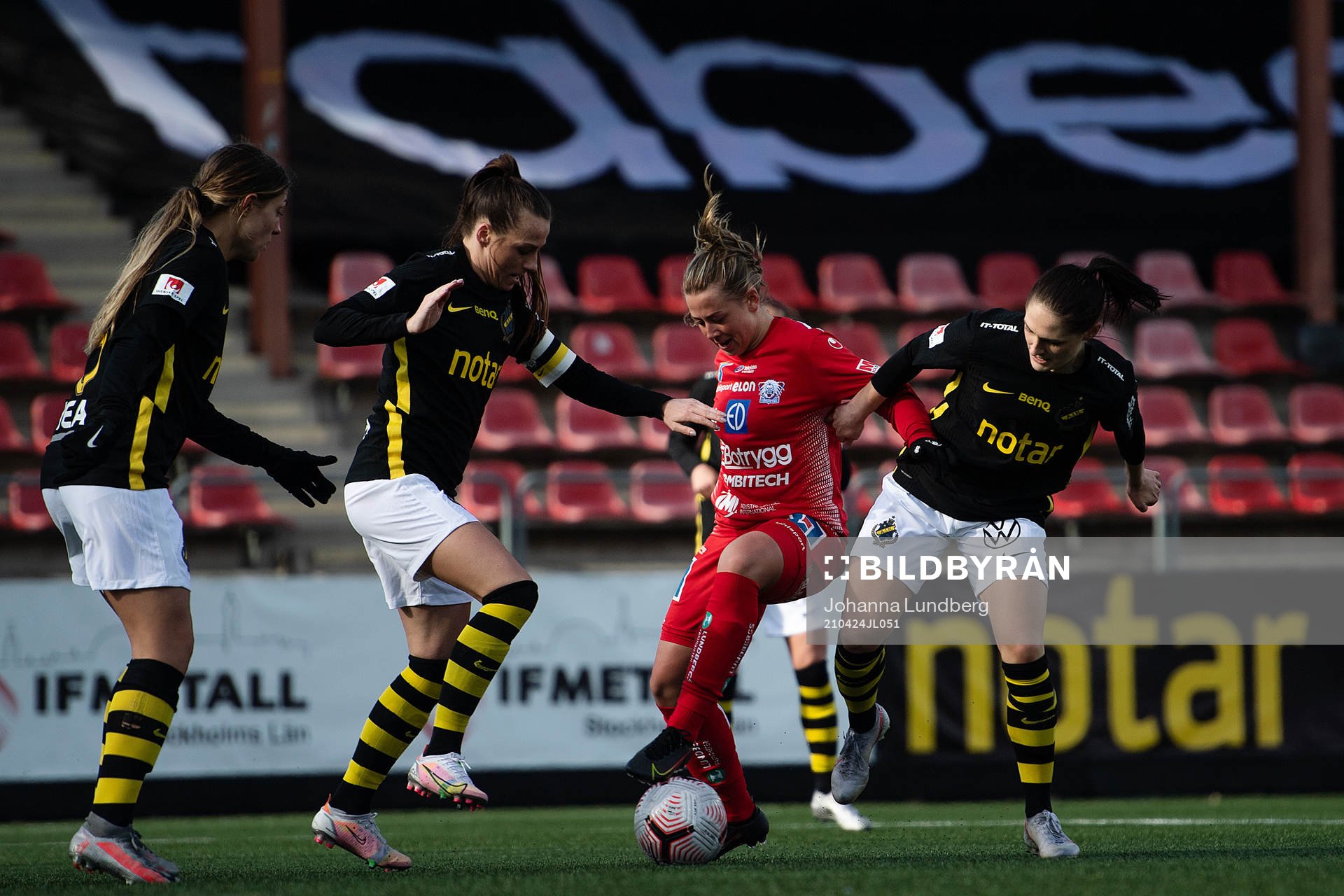 s Hannah Davidson, Hallbera Gisladottir och Linda Hallin