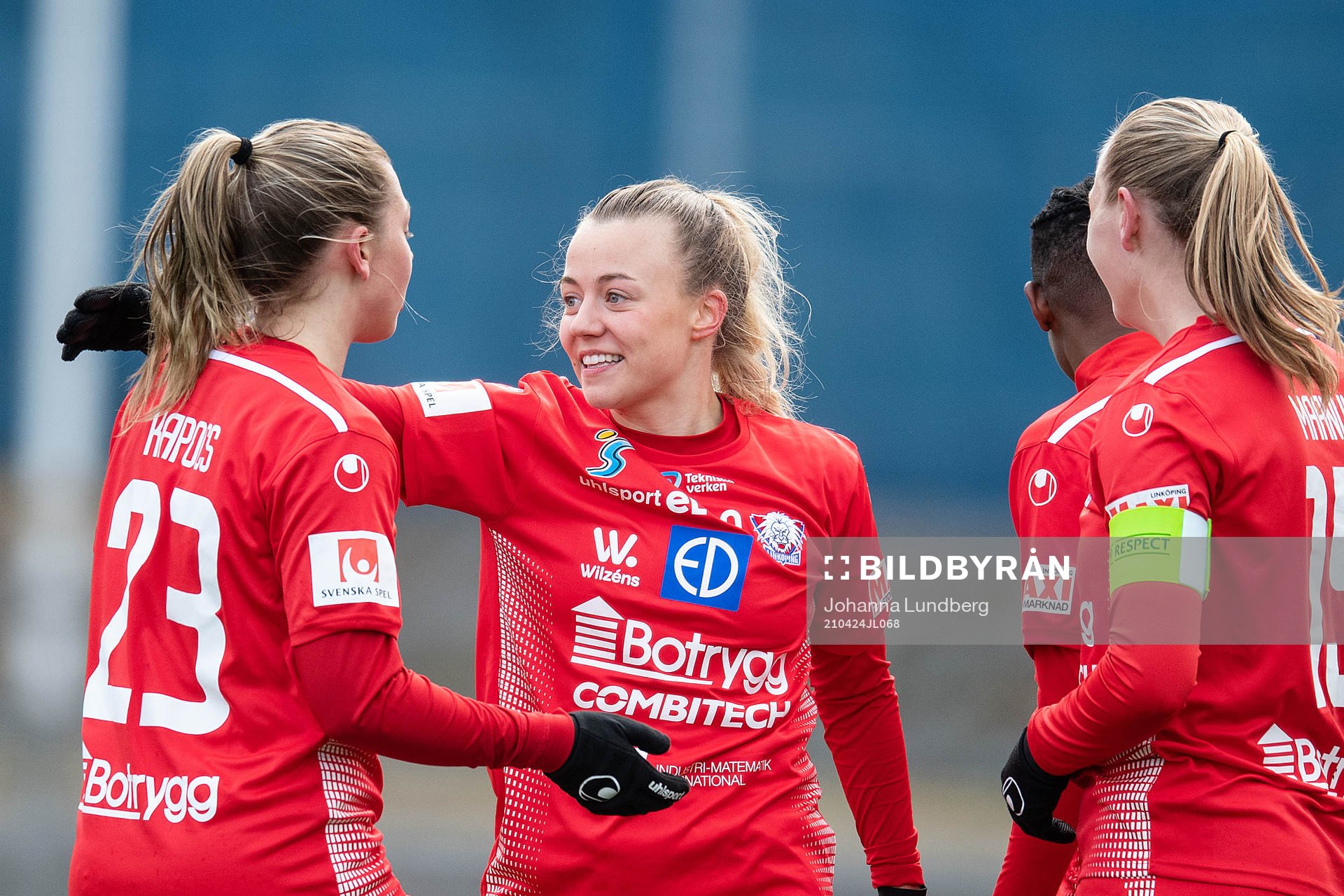 Linköpings Olga Ahtinen och Cornelia Kapocs jublar