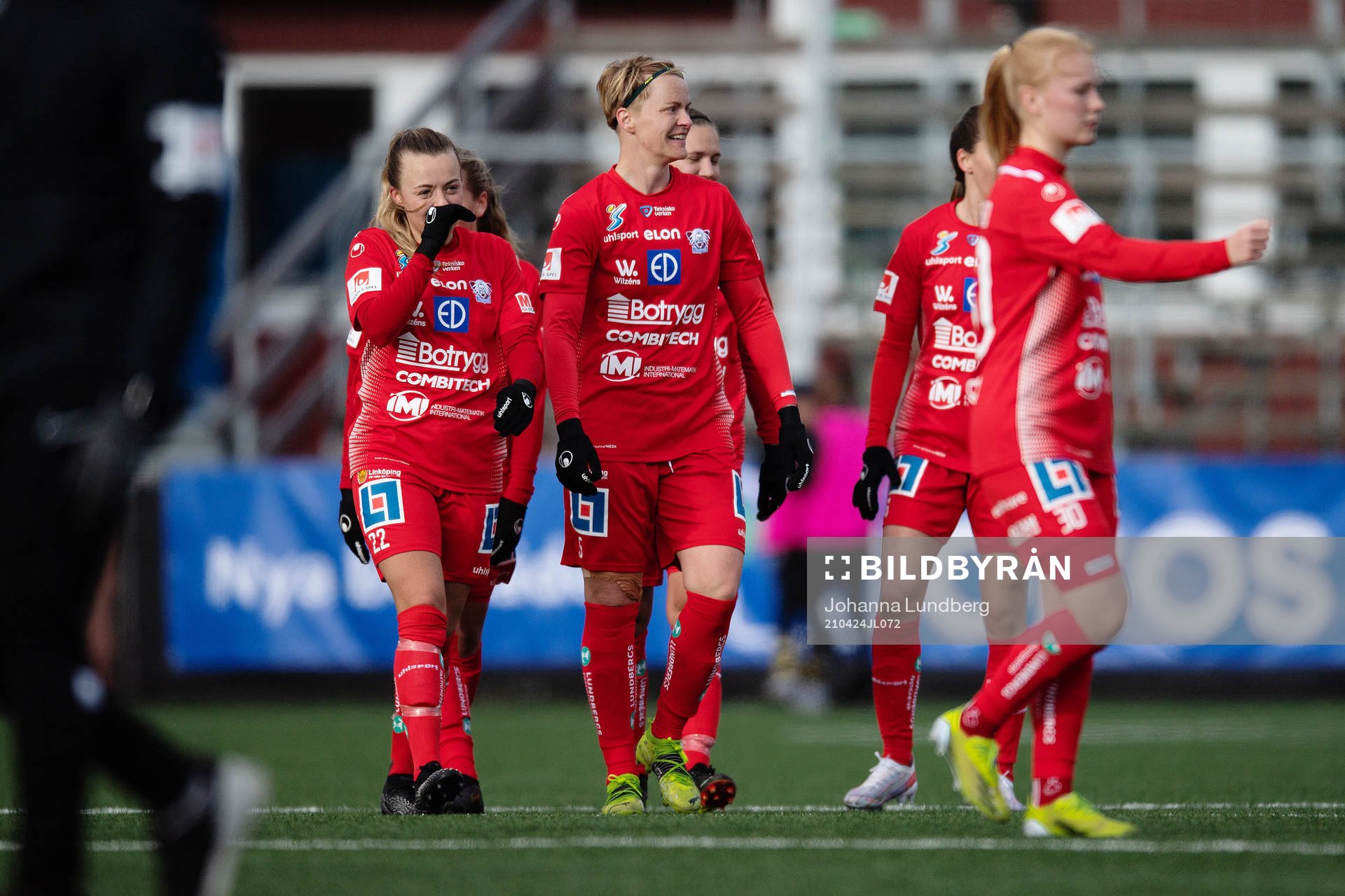 Linköpings Olga Ahtinen och Nilla Fischer jublar