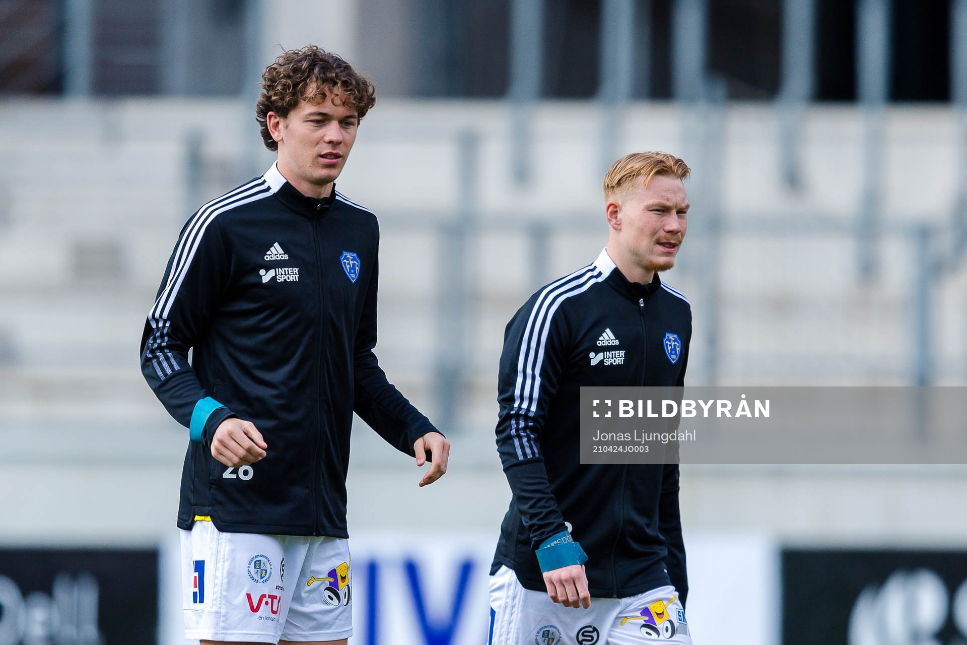 Falkenbergs Kalle Björklund och Linus Borgström värmer