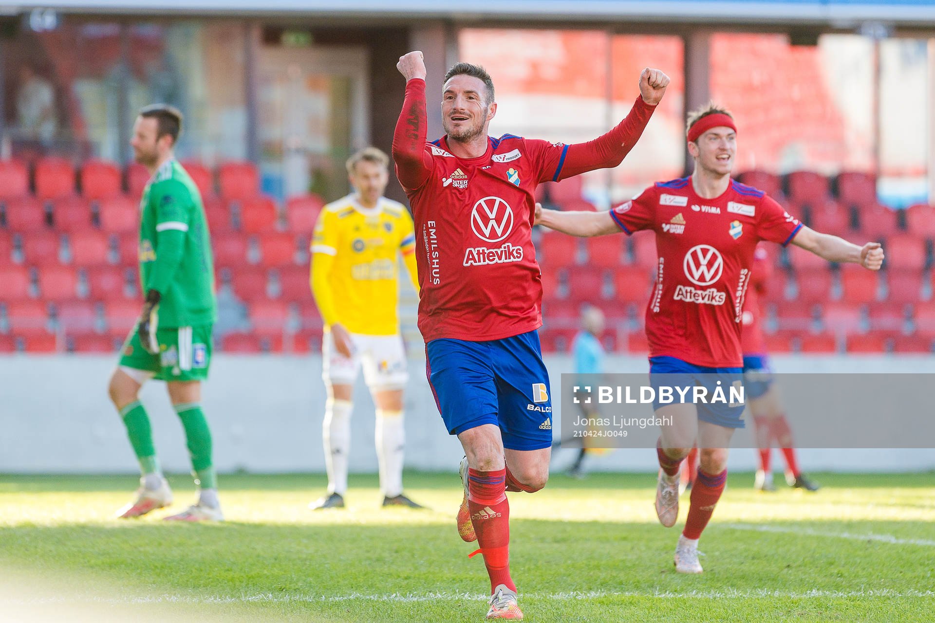 Östers James Keene jublar